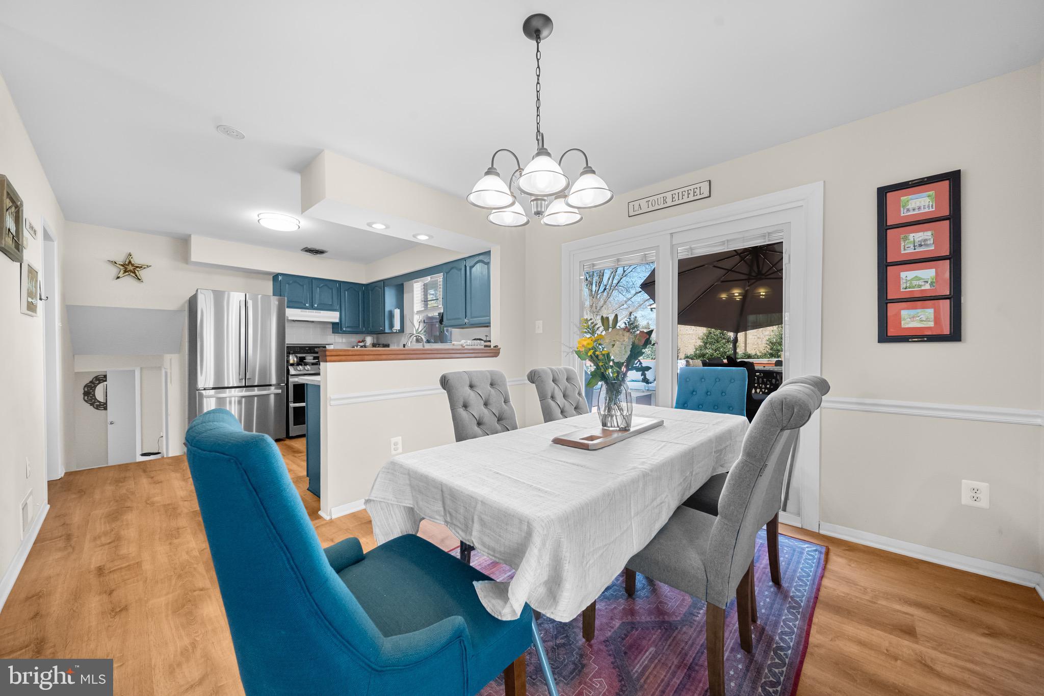 COUNTRY CLUB MANOR - Residential