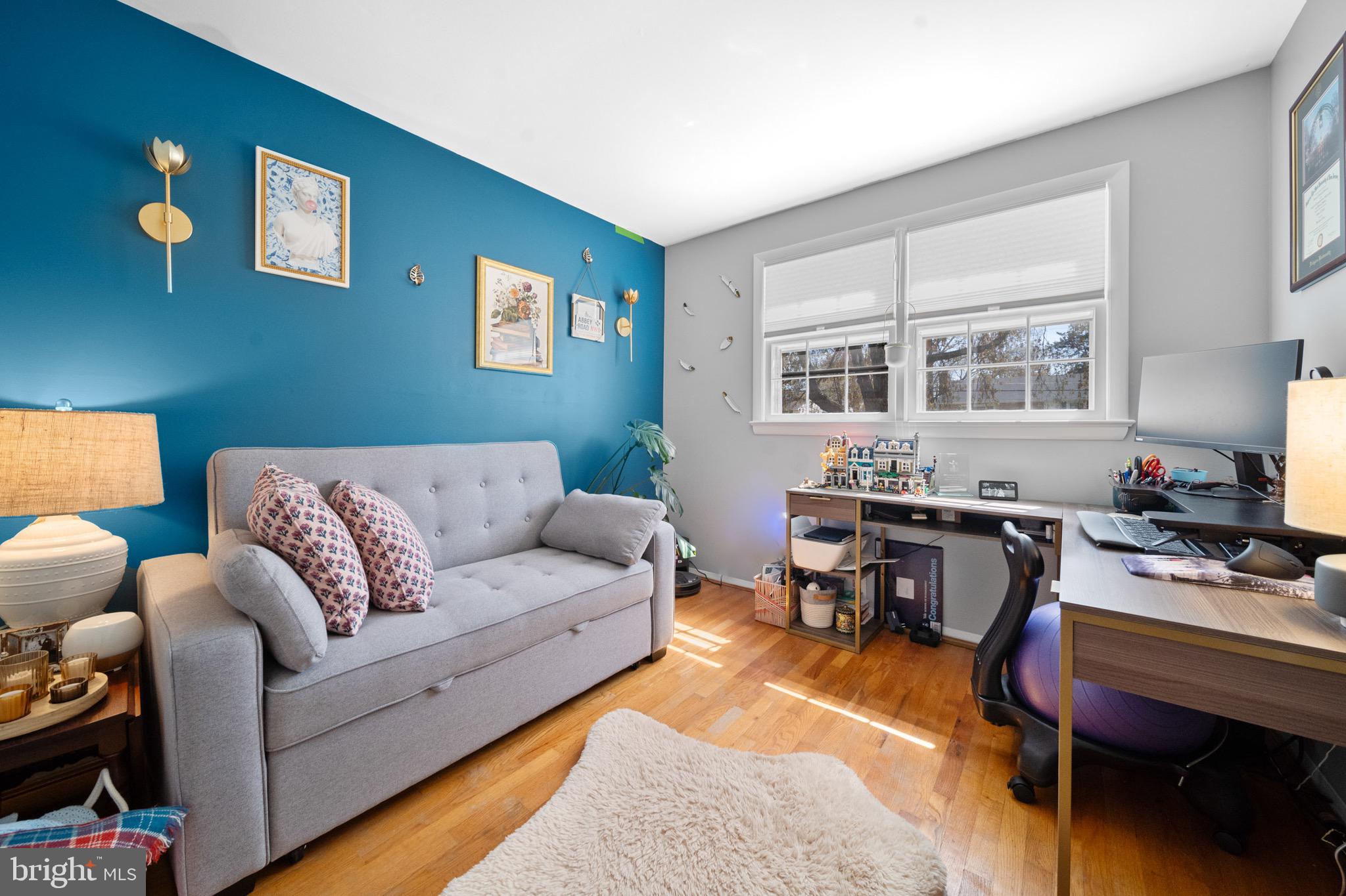 COUNTRY CLUB MANOR - Residential