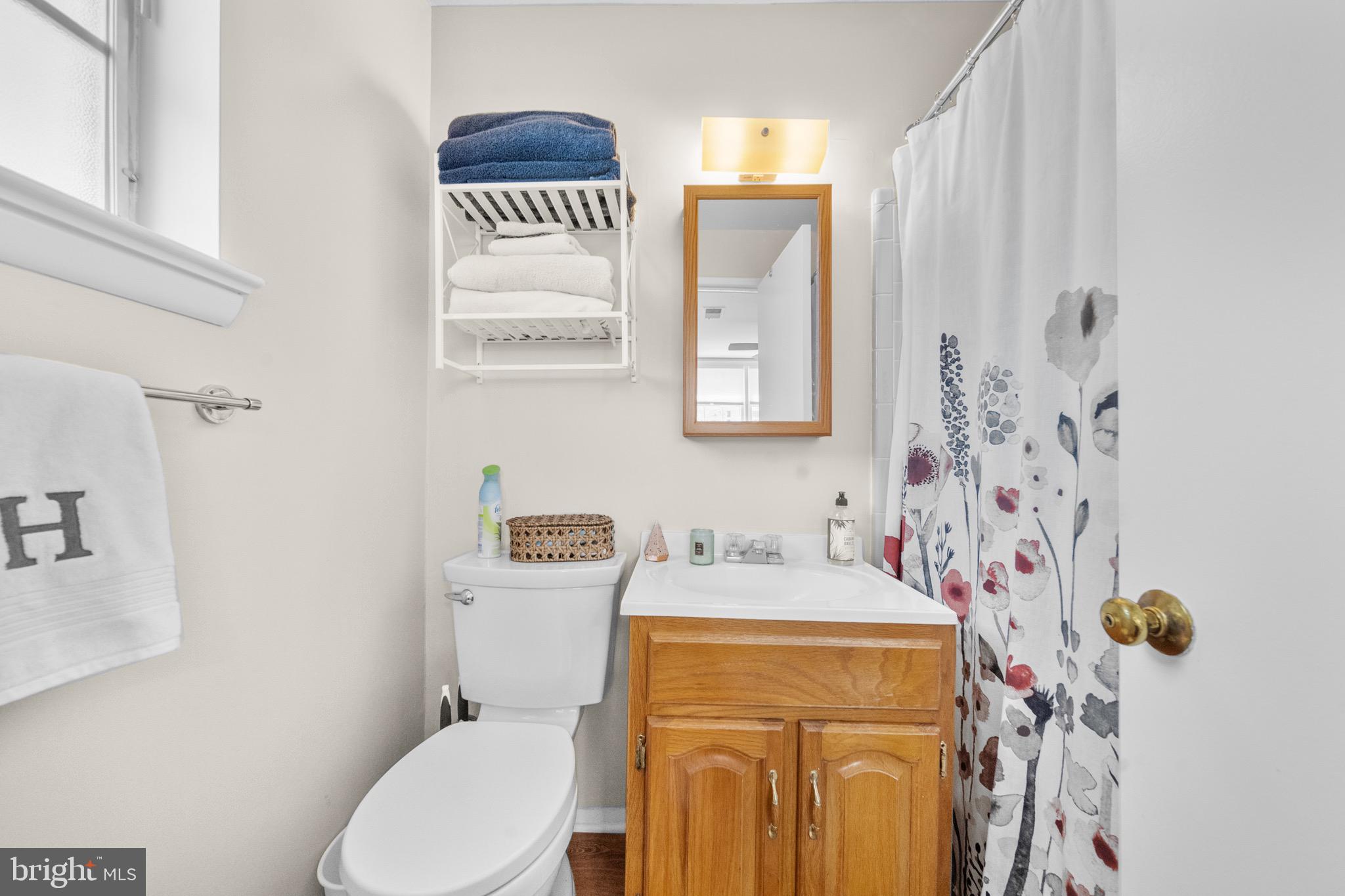 COUNTRY CLUB MANOR - Residential