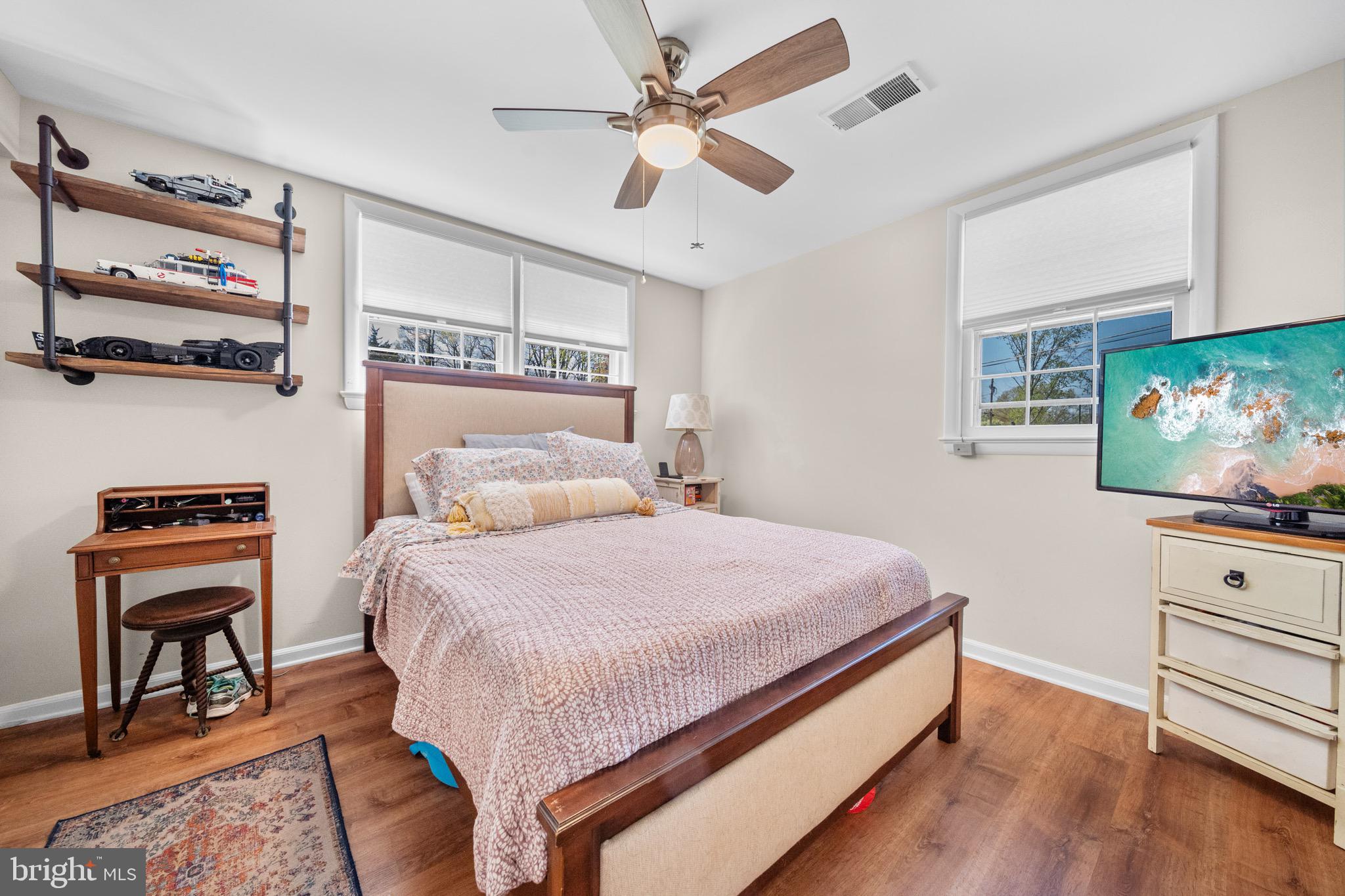 COUNTRY CLUB MANOR - Residential