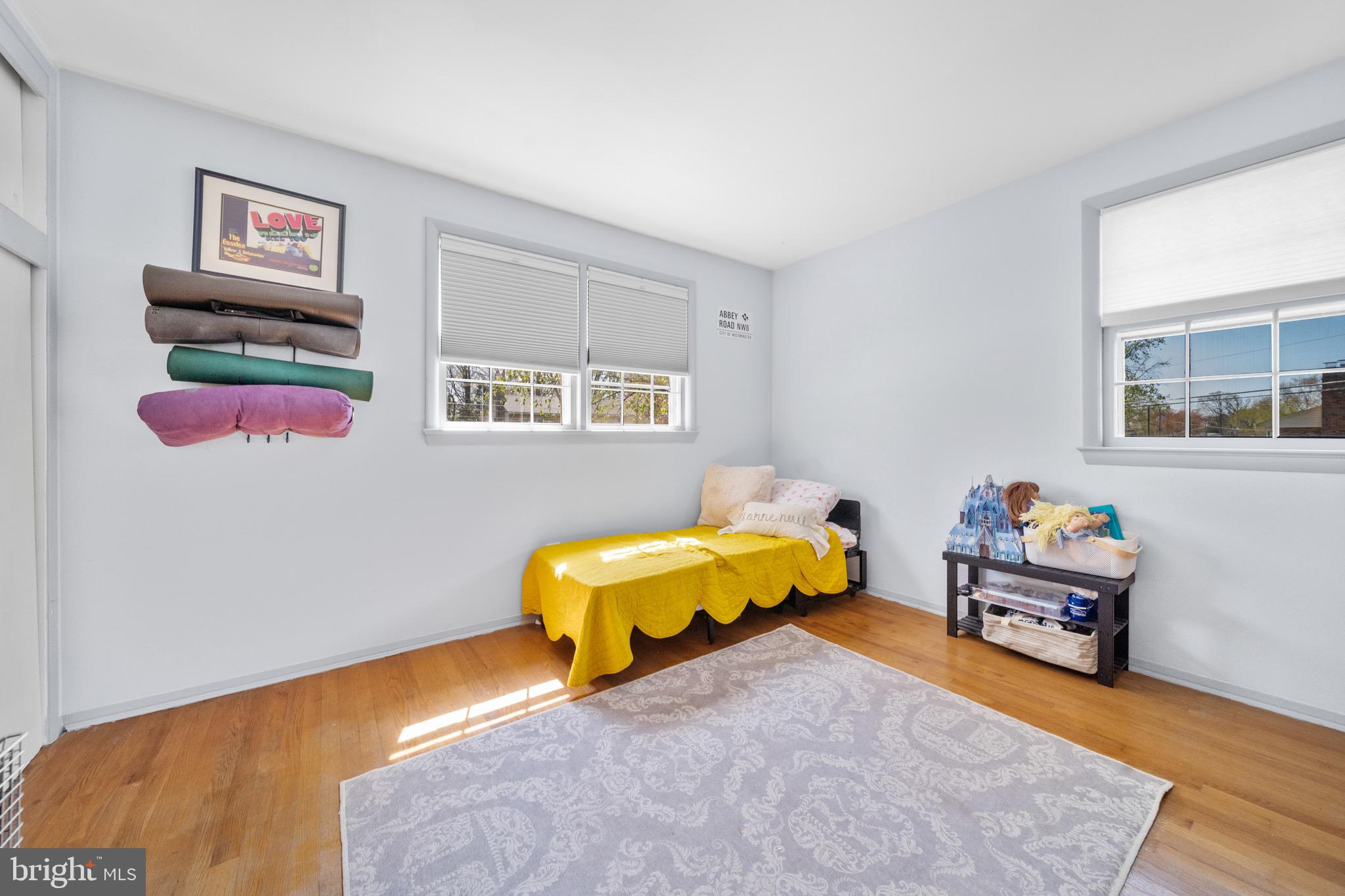 COUNTRY CLUB MANOR - Residential