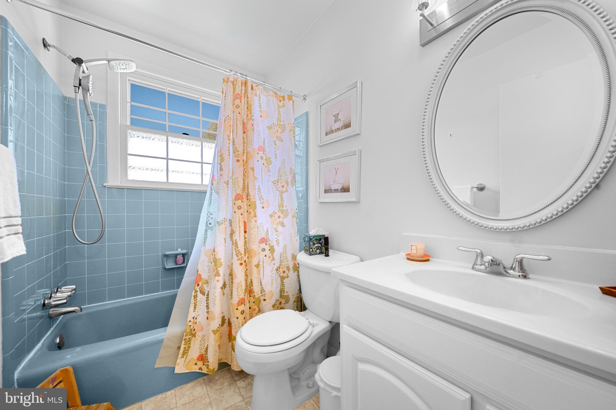 COUNTRY CLUB MANOR - Residential