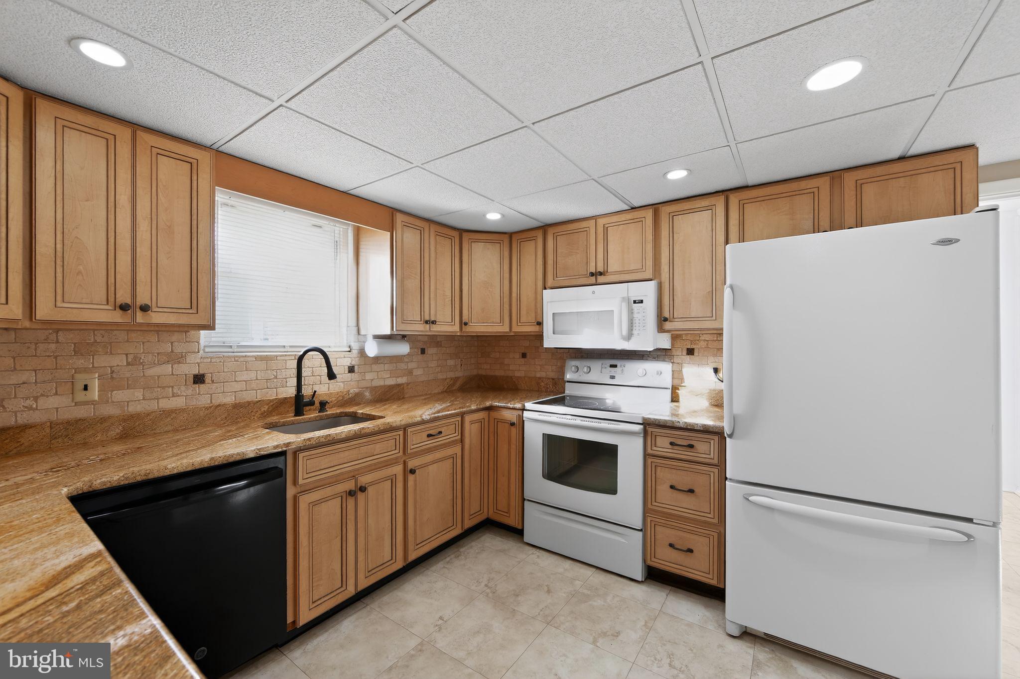 SAINT JOHN CIR - Residential