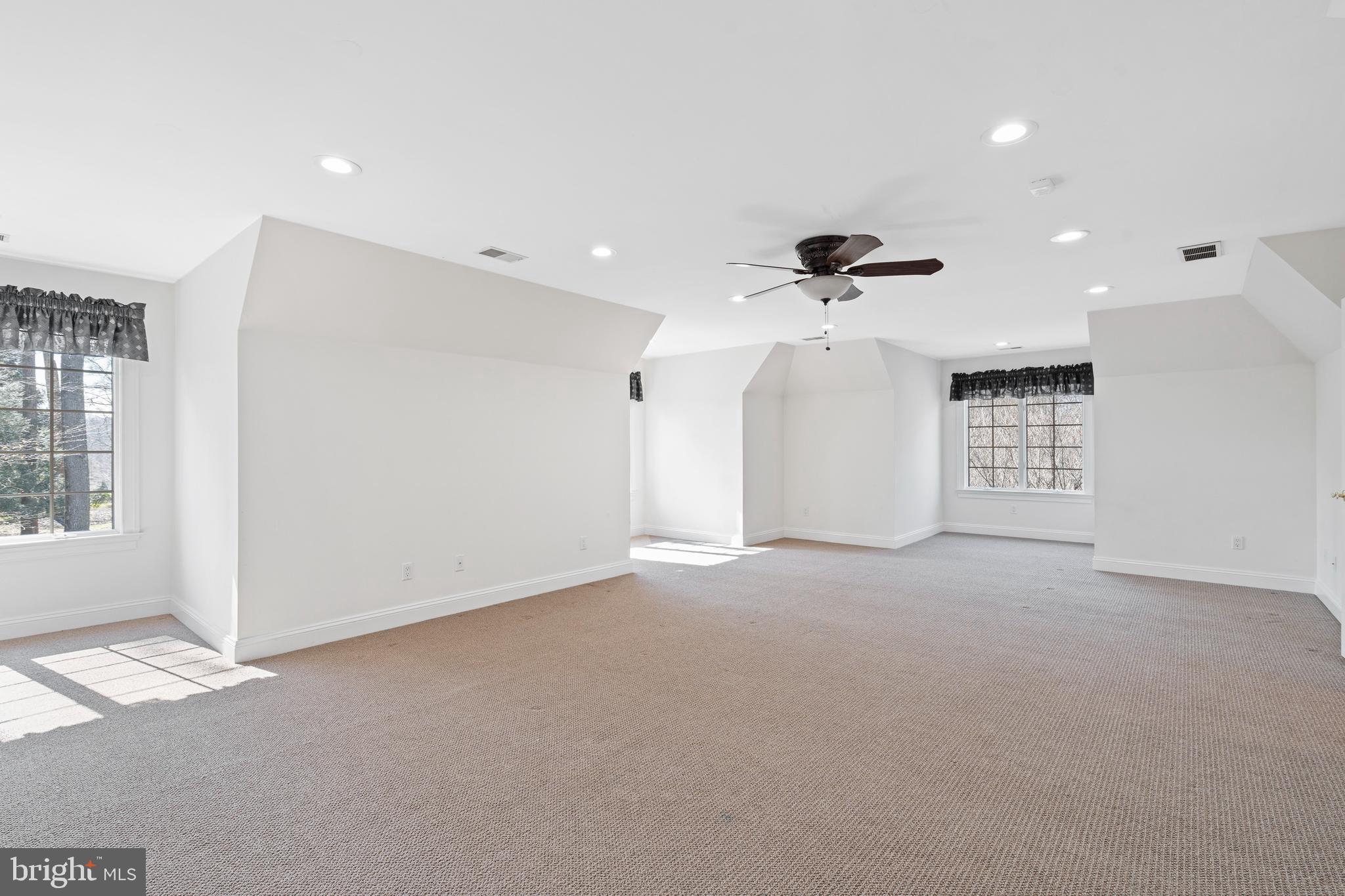 DEER POINTE - Residential