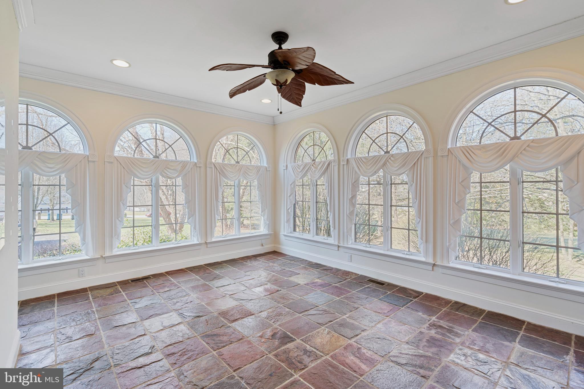 DEER POINTE - Residential