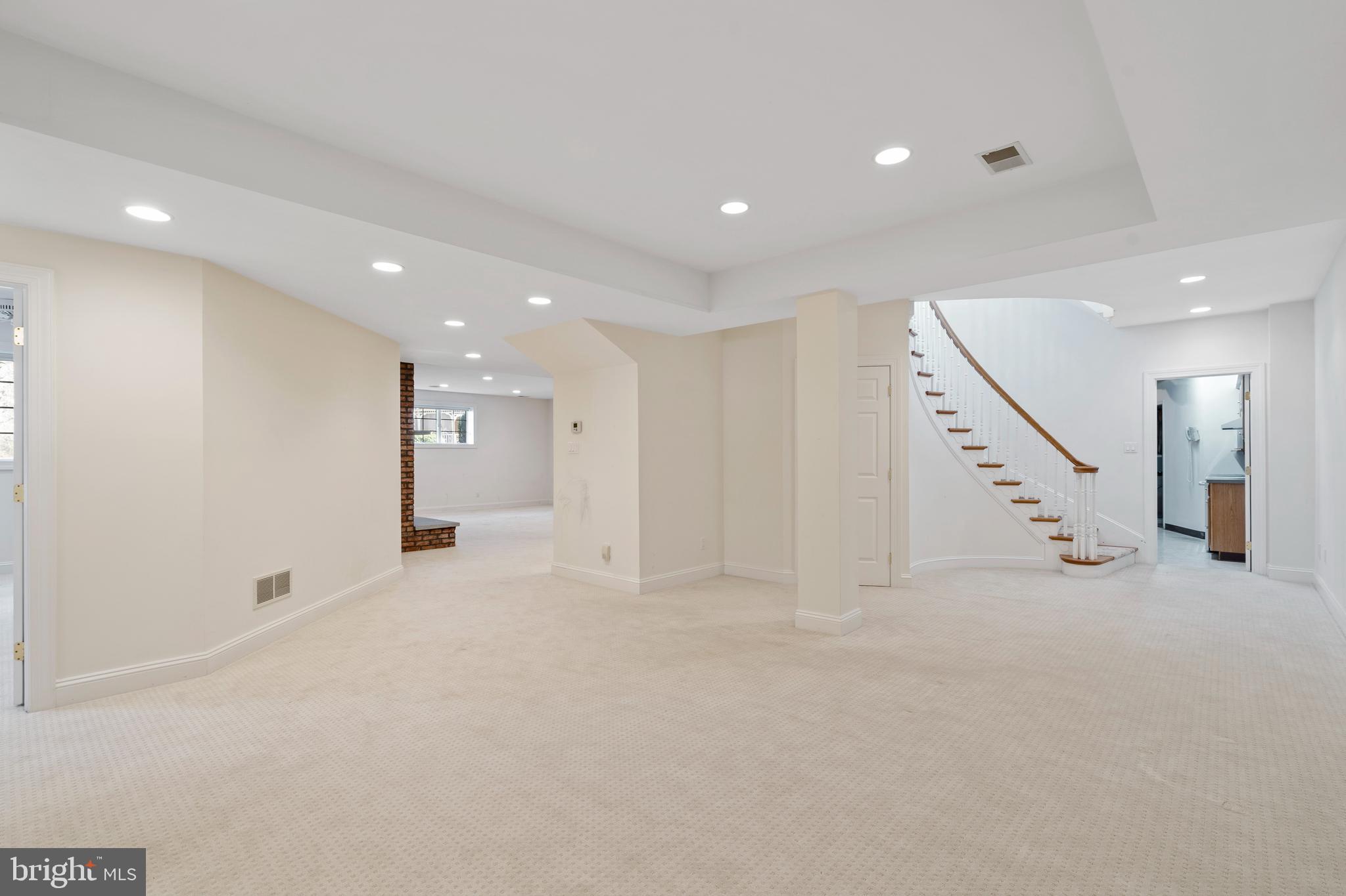 DEER POINTE - Residential