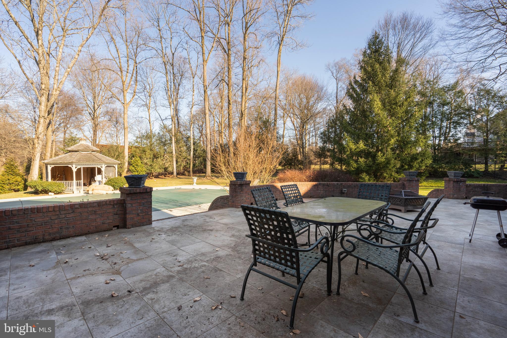 DEER POINTE - Residential