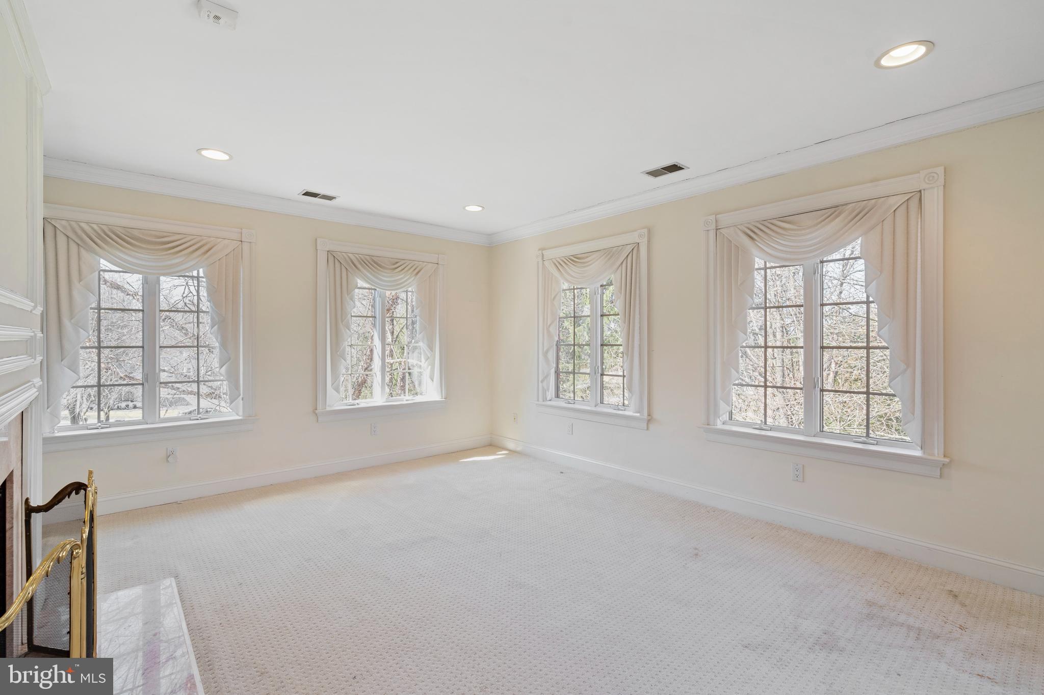 DEER POINTE - Residential