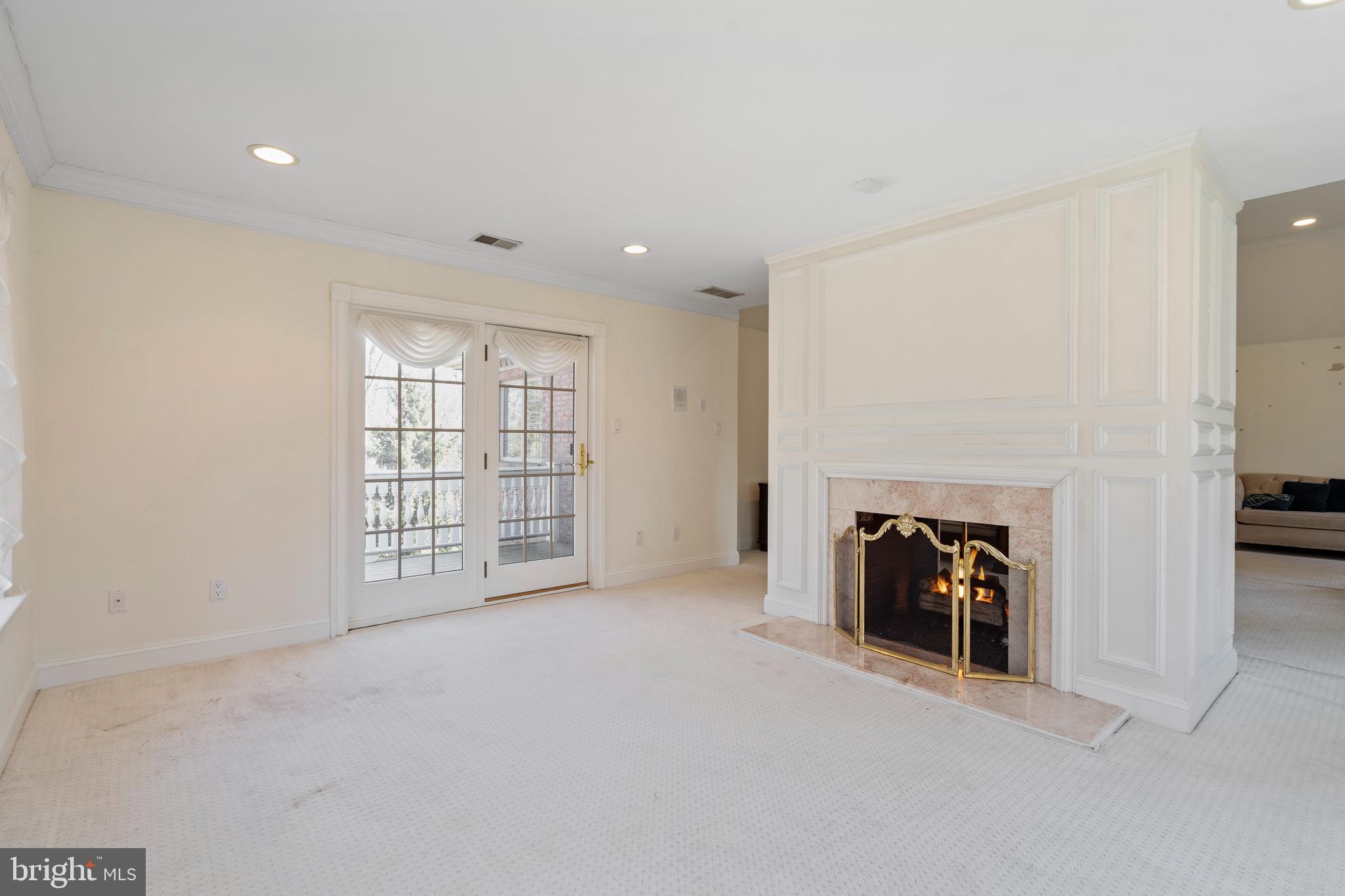 DEER POINTE - Residential