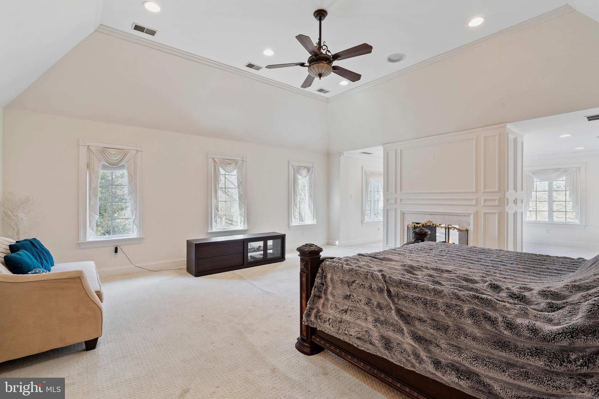 DEER POINTE - Residential