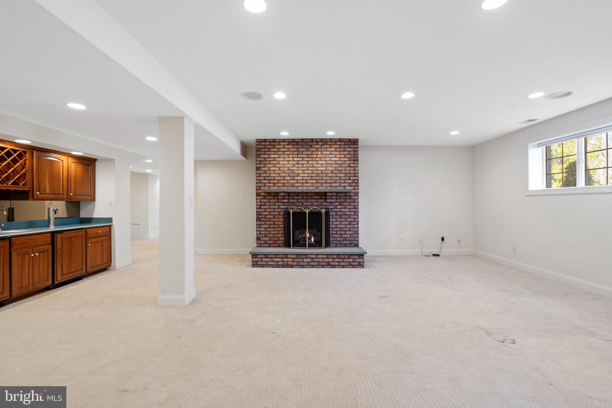 DEER POINTE - Residential