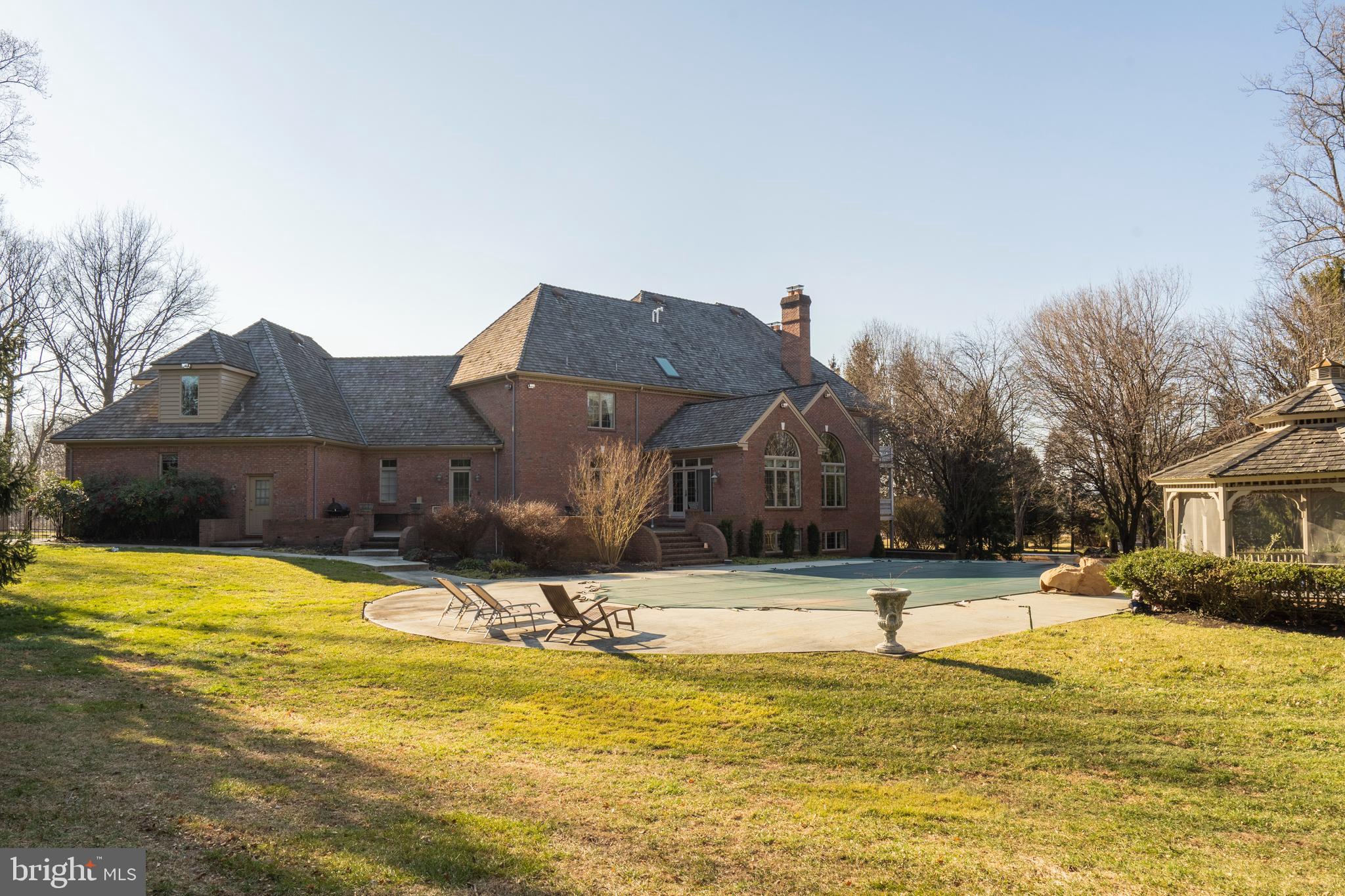 DEER POINTE - Residential