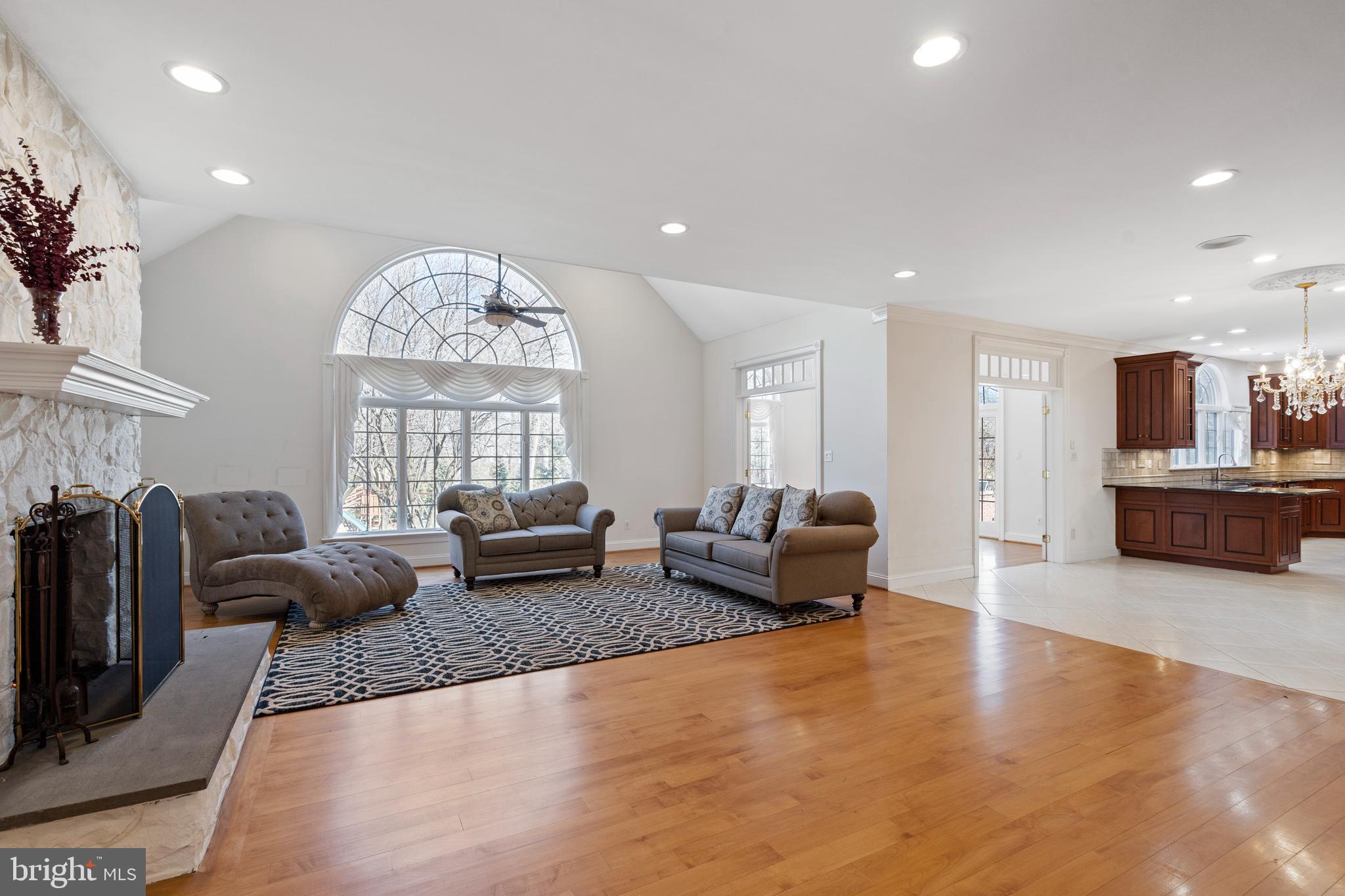 DEER POINTE - Residential