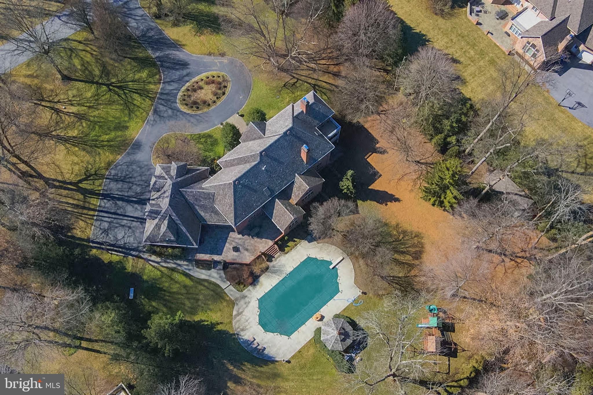 DEER POINTE - Residential