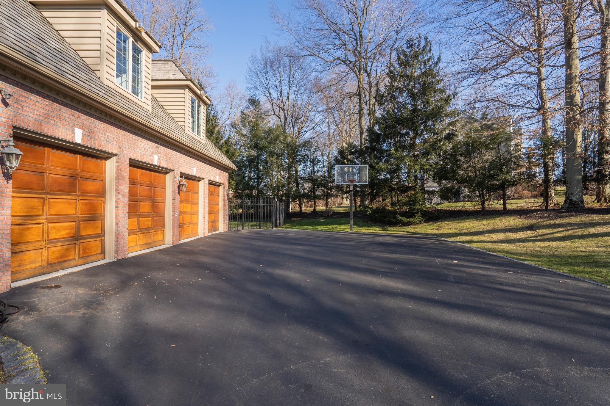 DEER POINTE - Residential