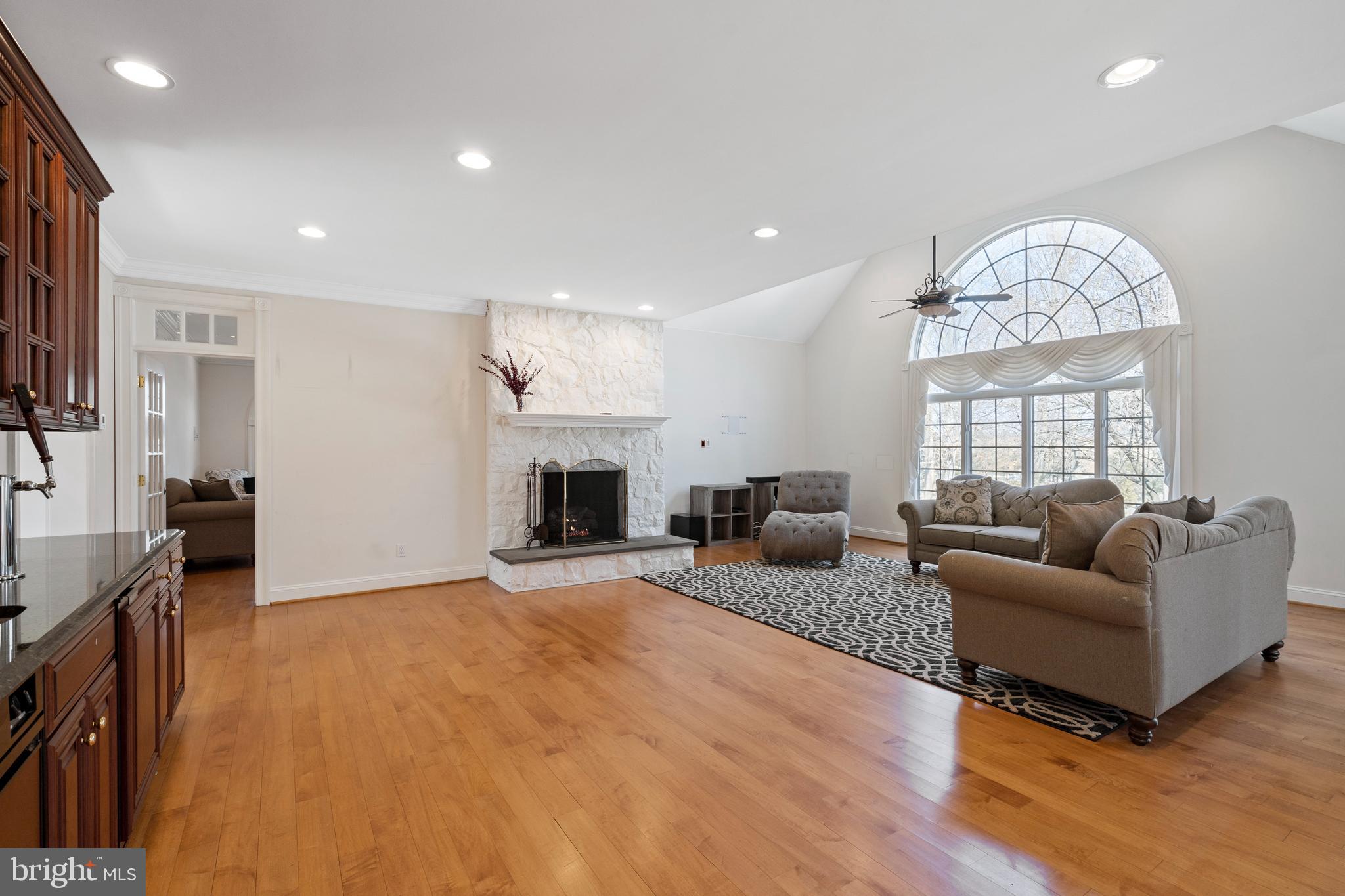 DEER POINTE - Residential