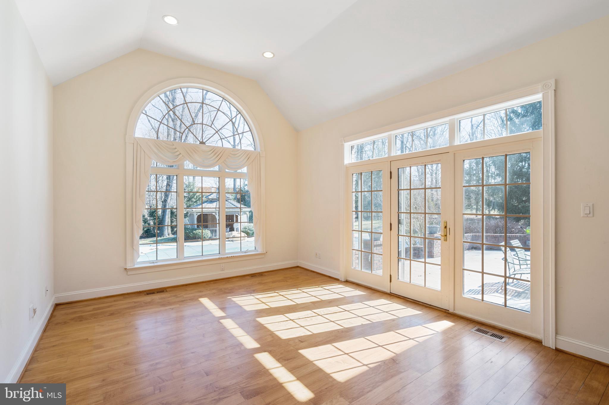 DEER POINTE - Residential