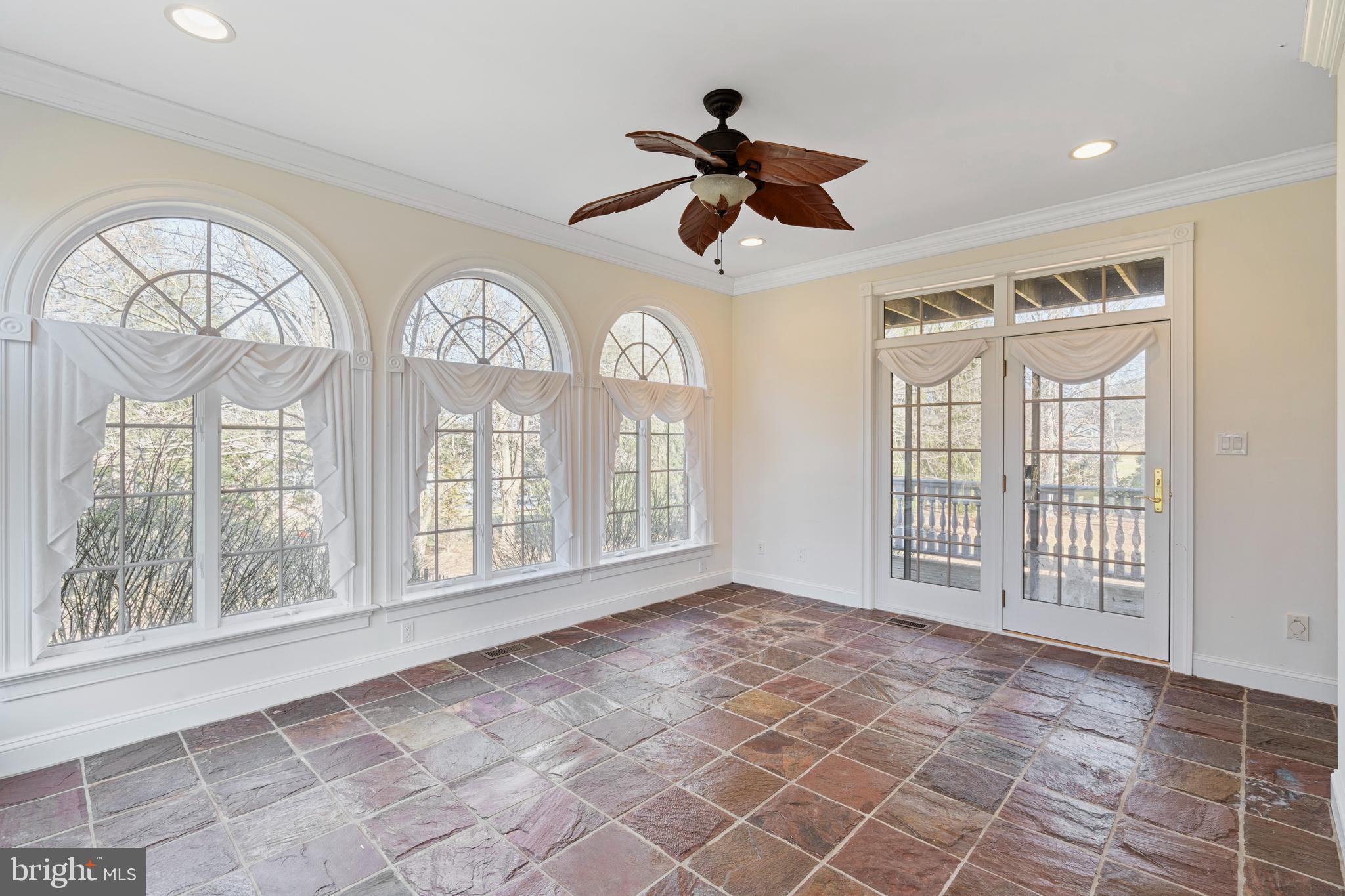 DEER POINTE - Residential