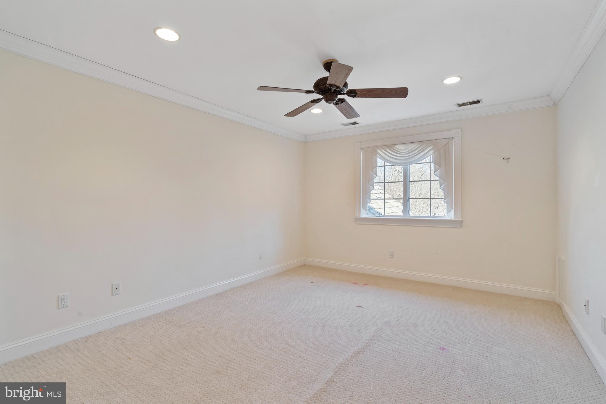 DEER POINTE - Residential