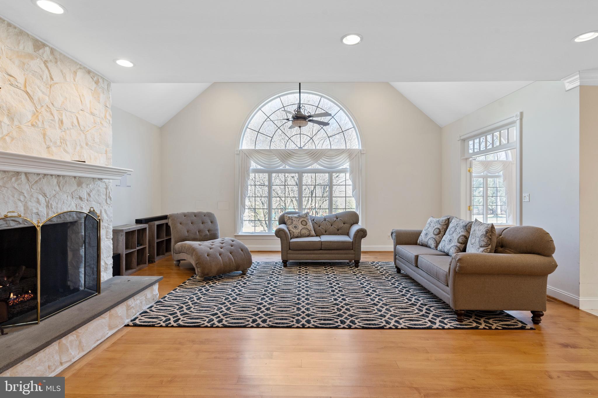 DEER POINTE - Residential