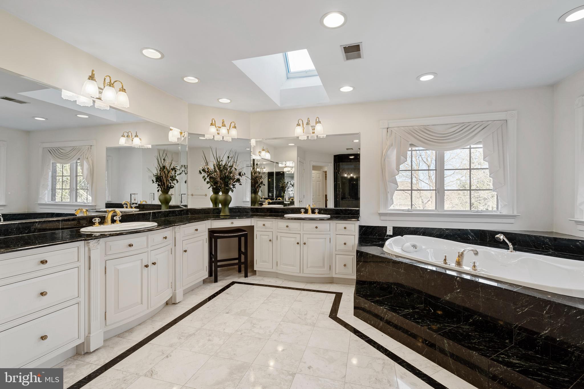 DEER POINTE - Residential