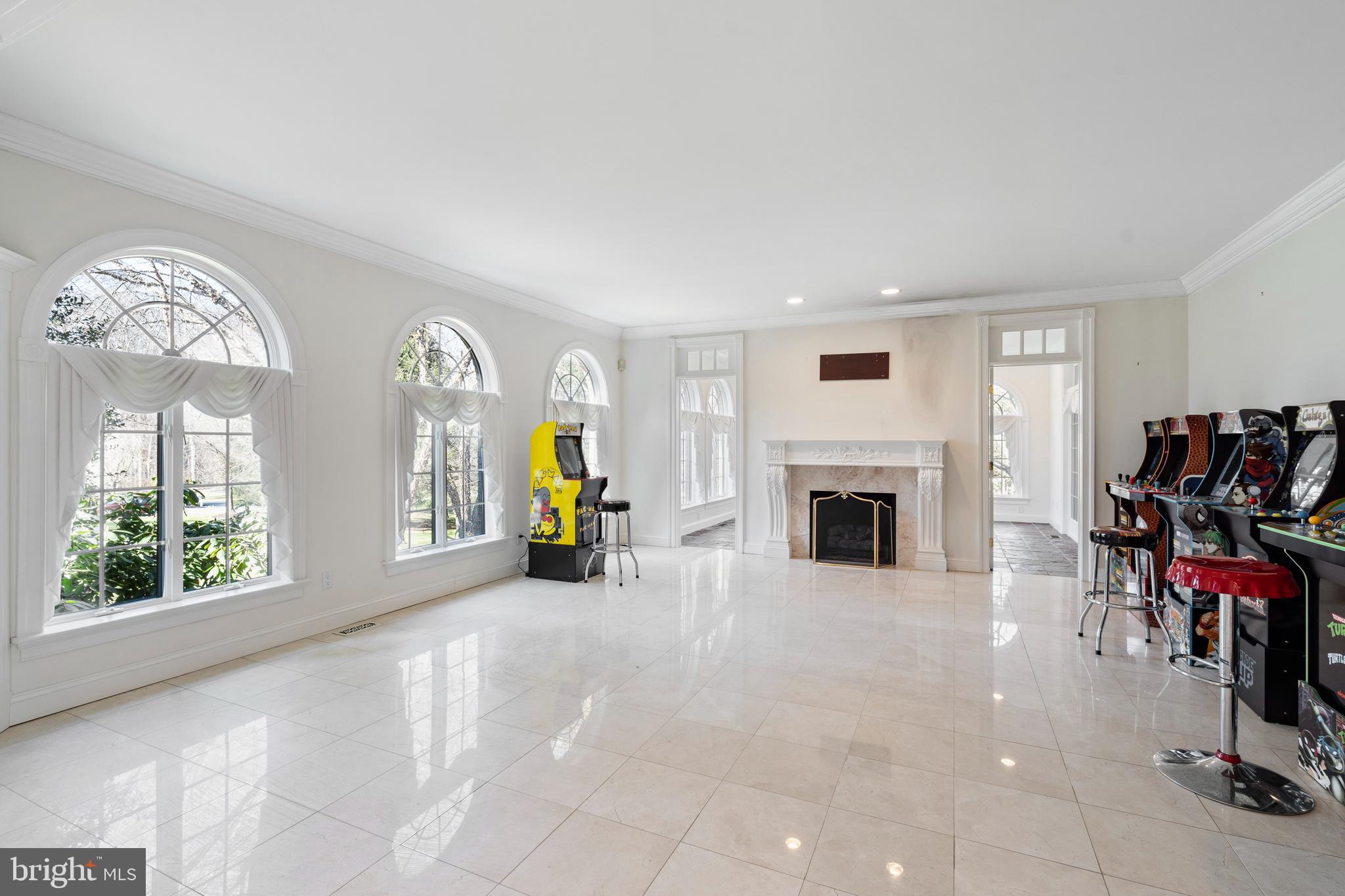 DEER POINTE - Residential