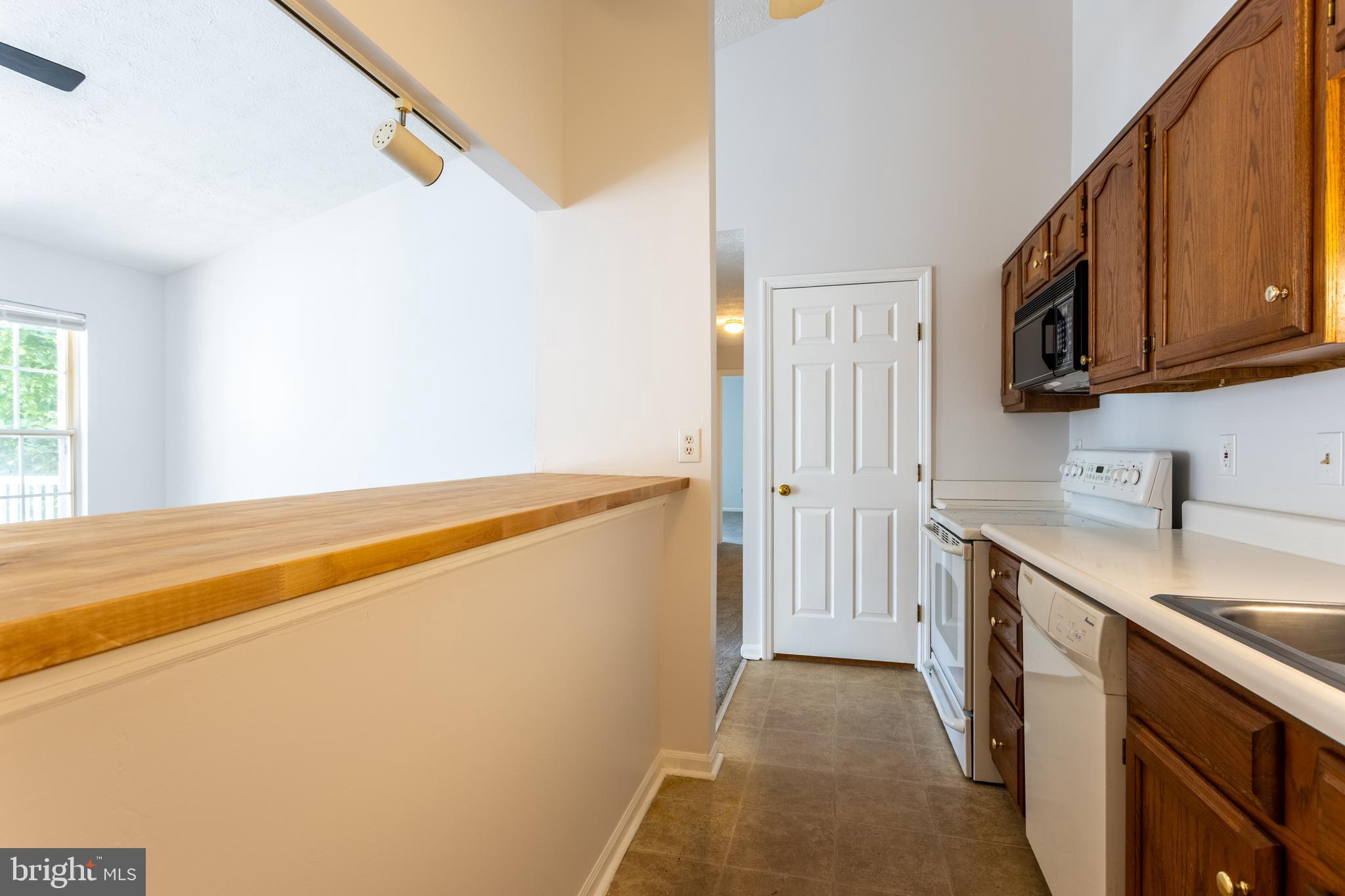 WOODBRIDGE CENTER - Residential