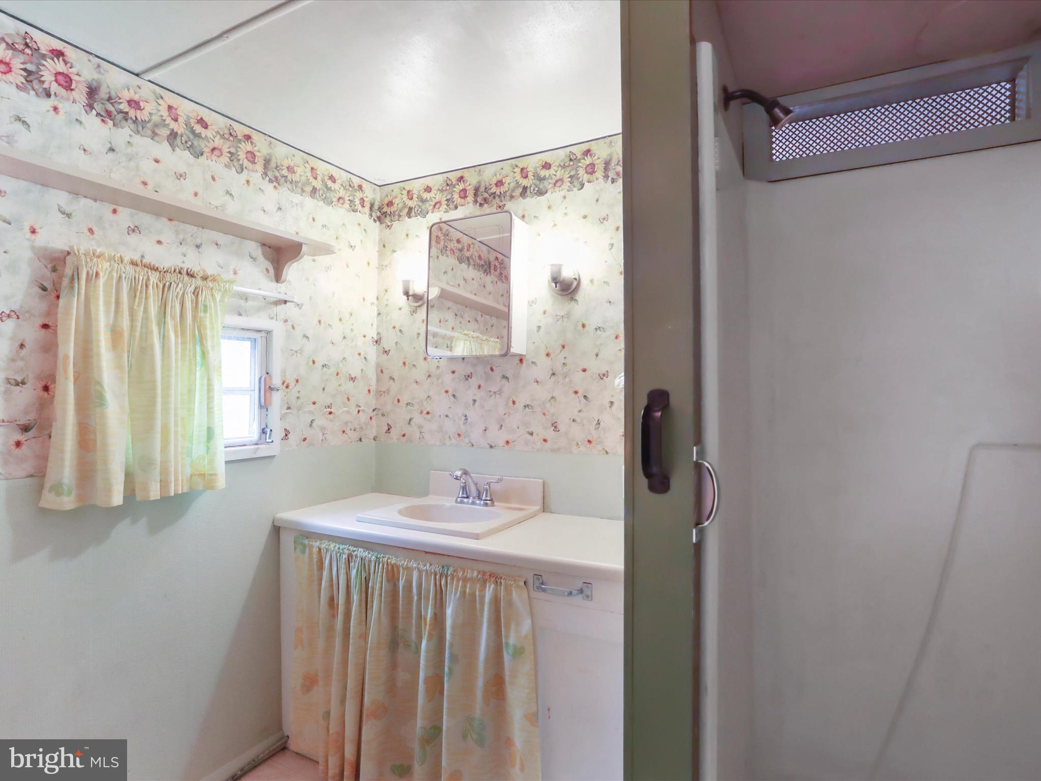 STILLHOUSE HOLLOW - Residential