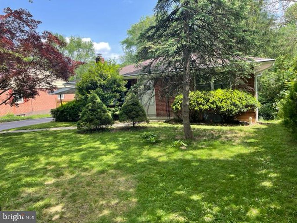 Photo of 644 GROFF AVE, ELIZABETHTOWN, PA 17022 (MLS # PALA2036754)