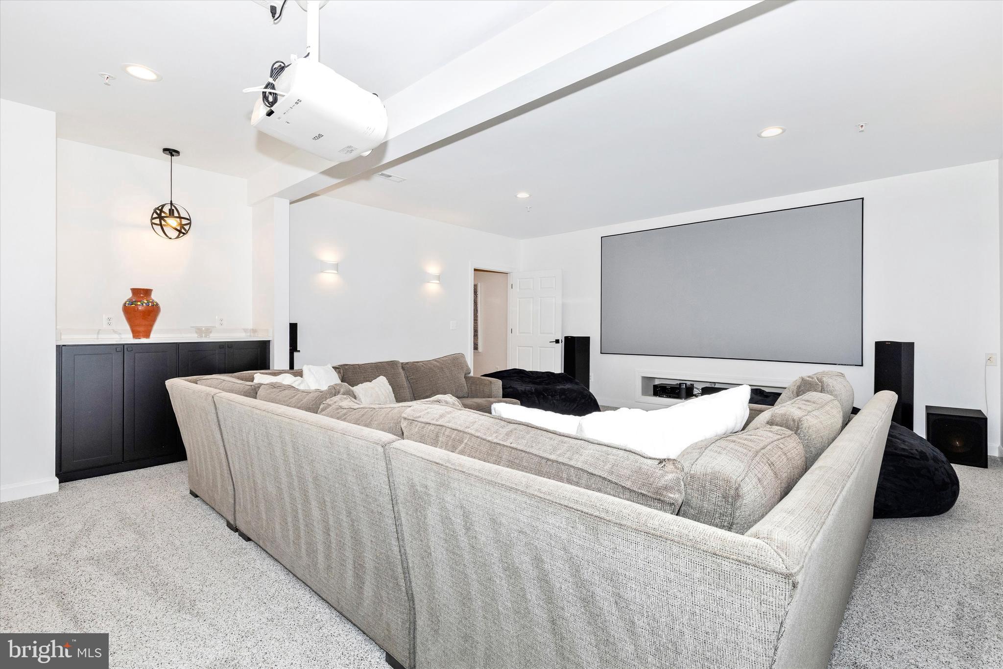 ADAMSTOWN COMMONS - Residential