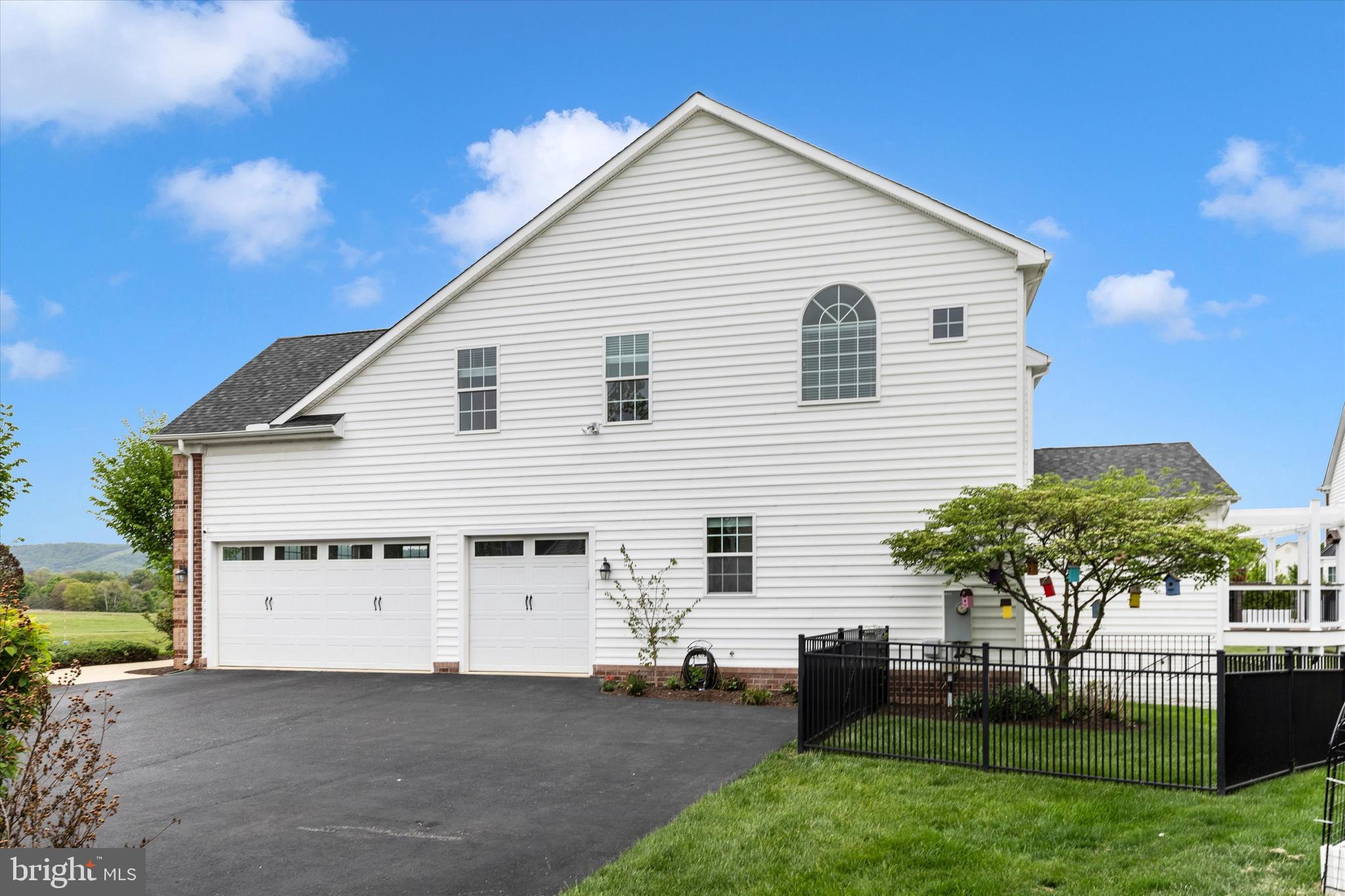 ADAMSTOWN COMMONS - Residential