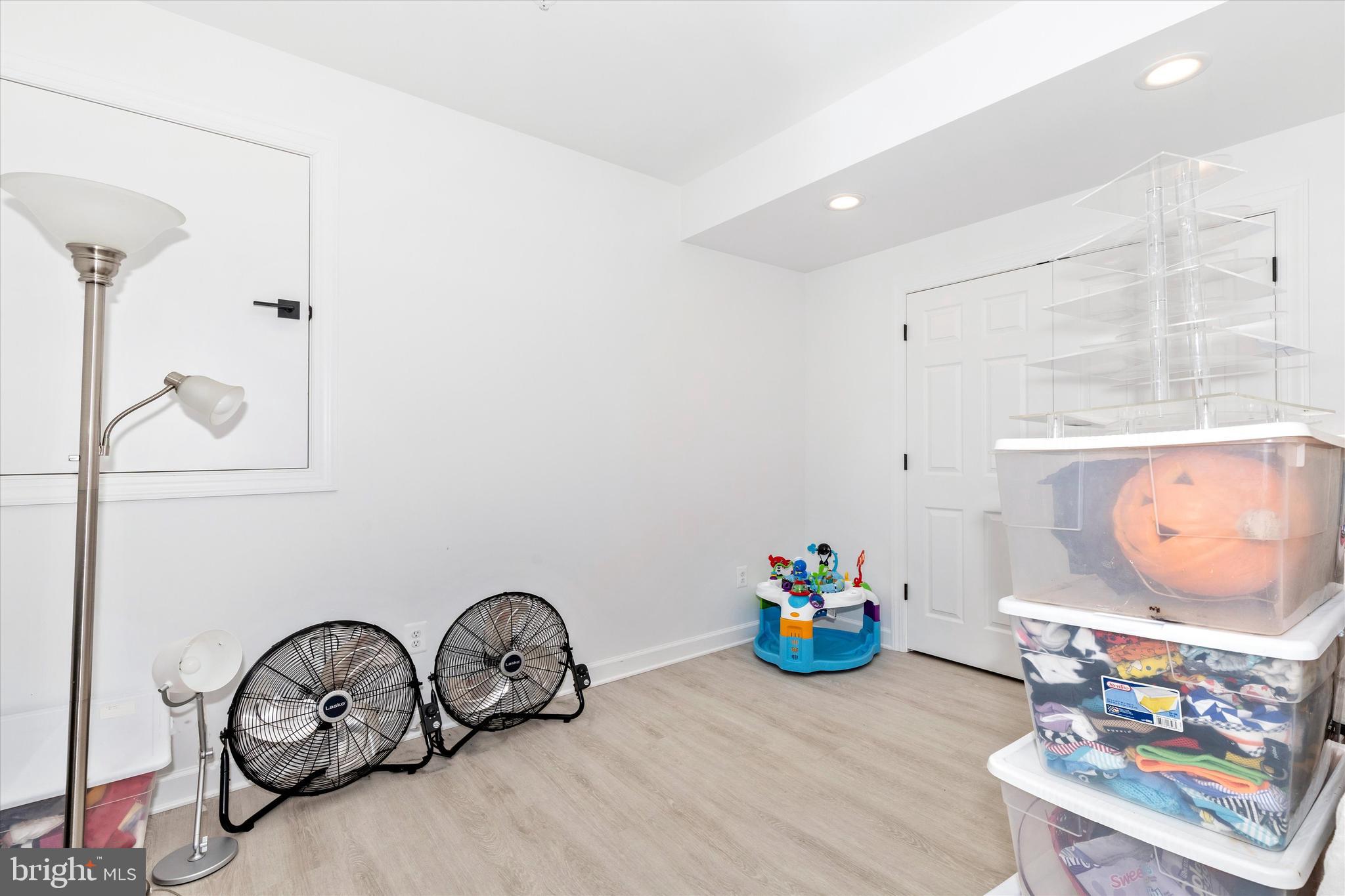 ADAMSTOWN COMMONS - Residential