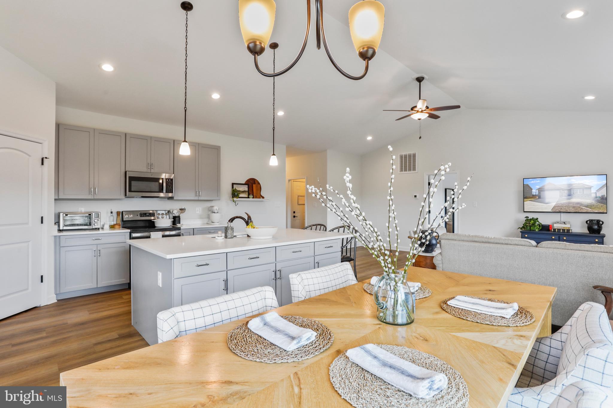 MIDDLE CREEK VISTAS - Residential