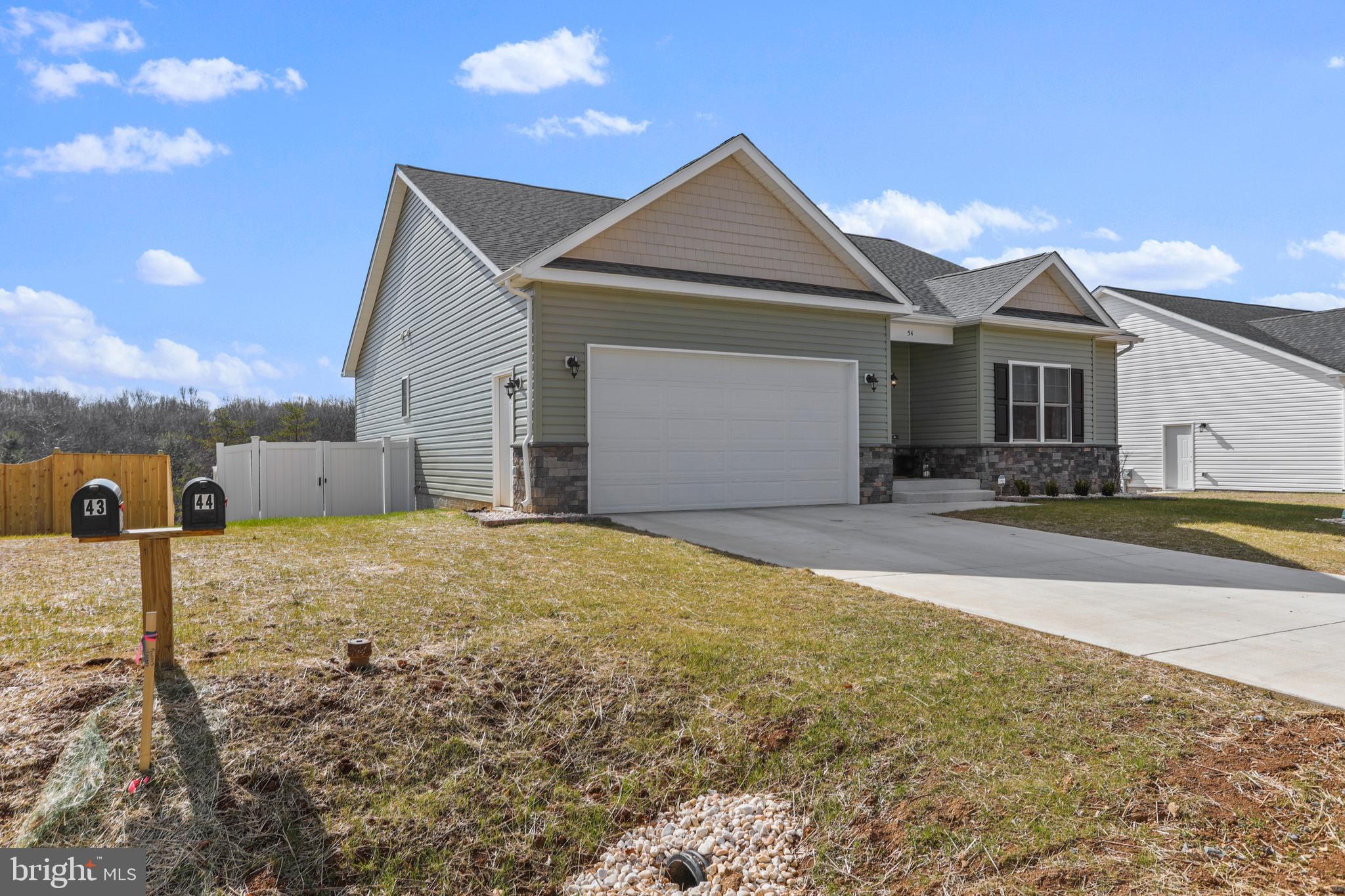 MIDDLE CREEK VISTAS - Residential