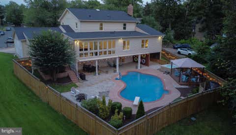 Photo of 12043 Forbes Glen Drive, HERNDON, VA 20170 (MLS # VAFX2334804)