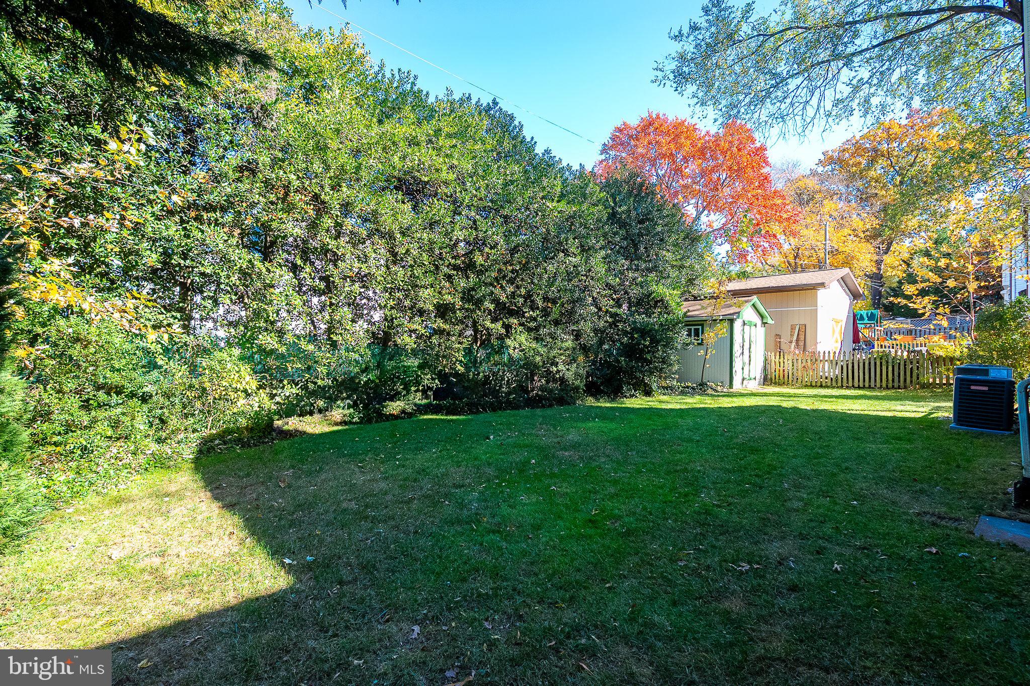 COUNTRY CLUB MANOR - Residential