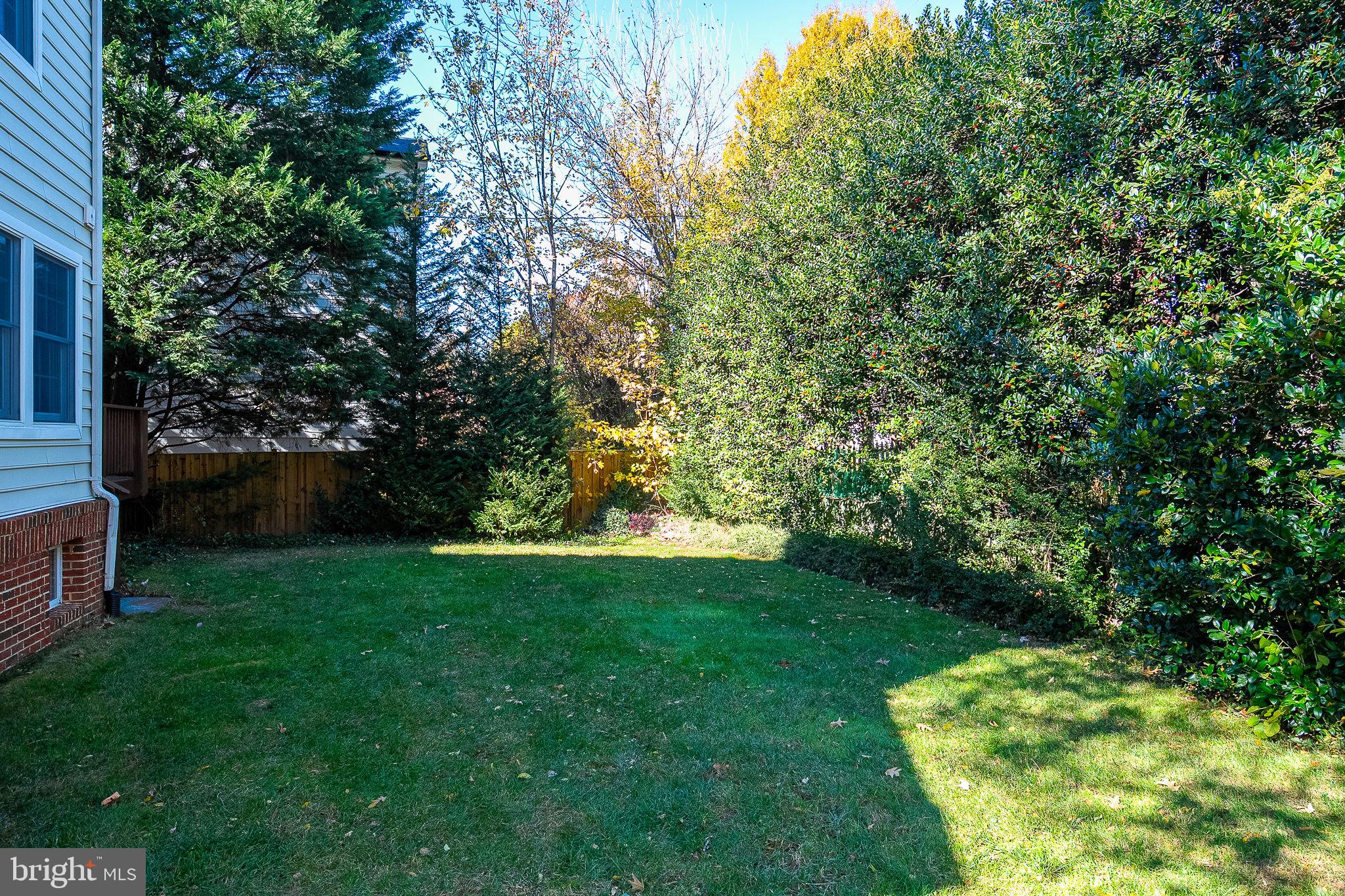 COUNTRY CLUB MANOR - Residential