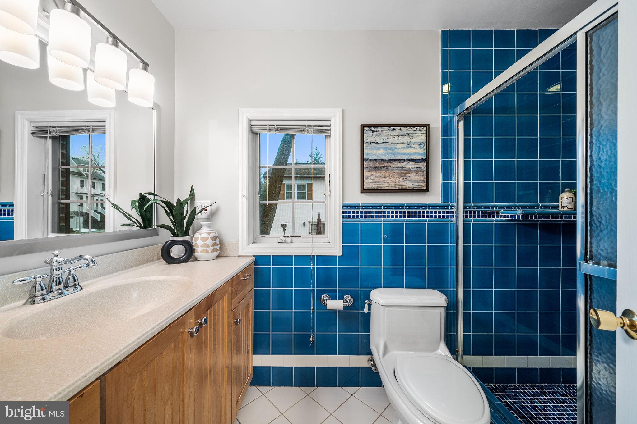 COUNTRY CLUB MANOR - Residential