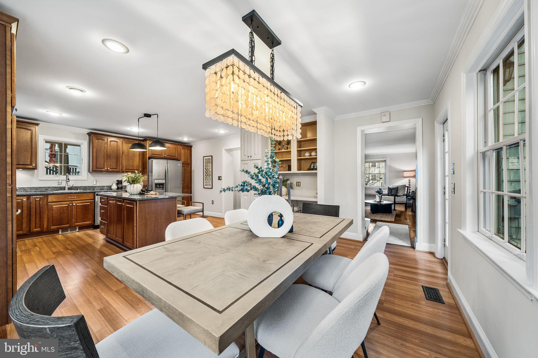 COUNTRY CLUB MANOR - Residential