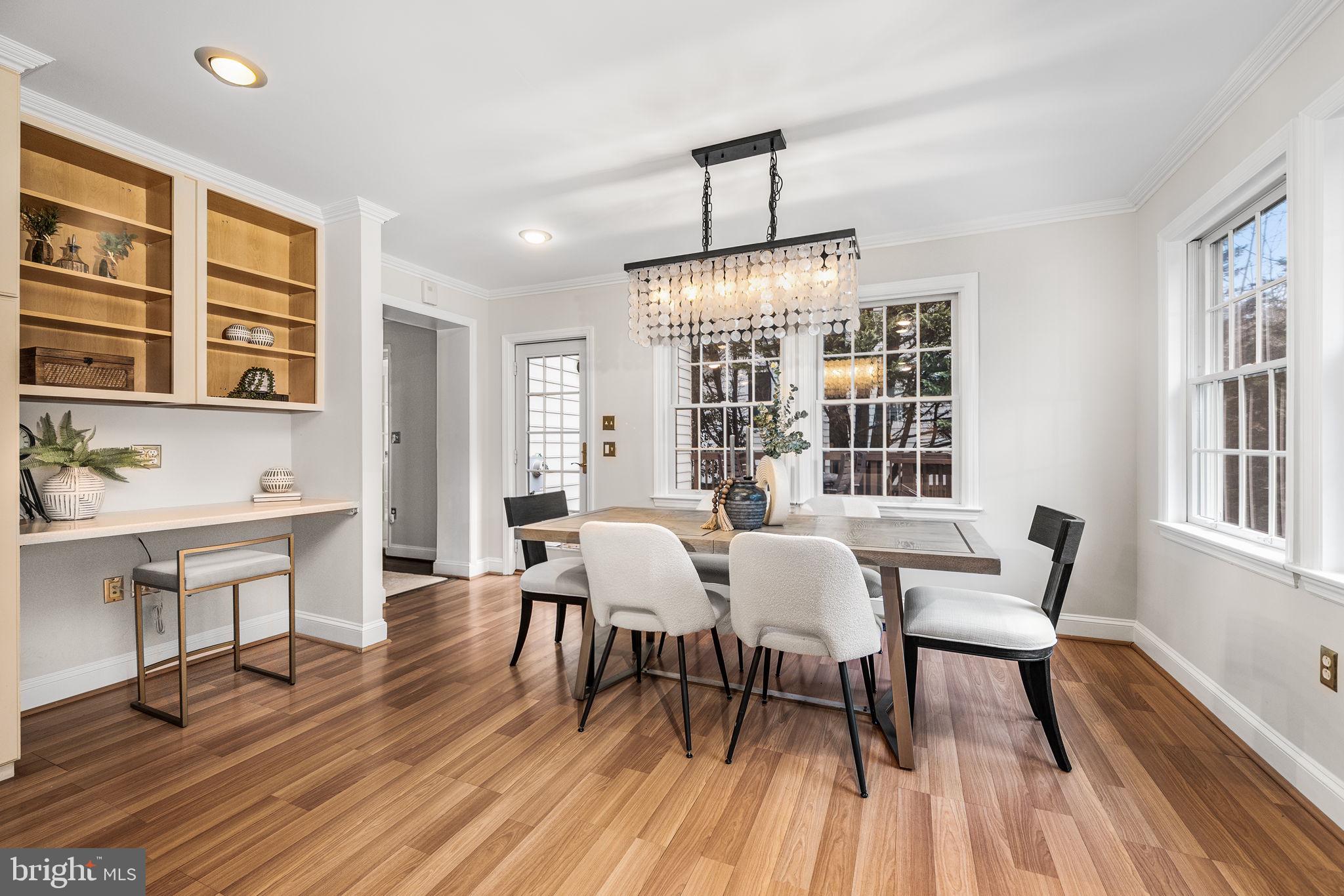 COUNTRY CLUB MANOR - Residential