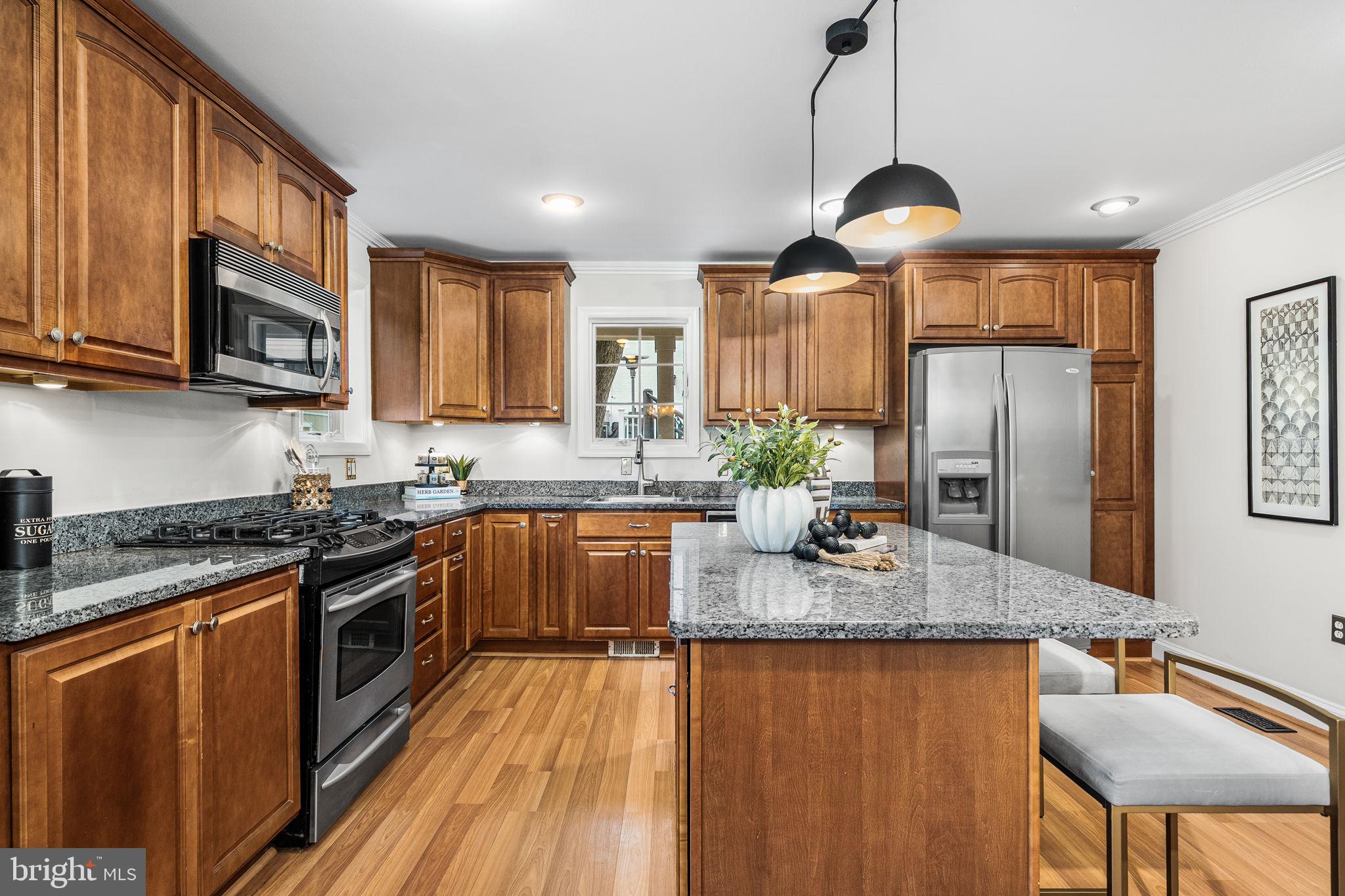 COUNTRY CLUB MANOR - Residential