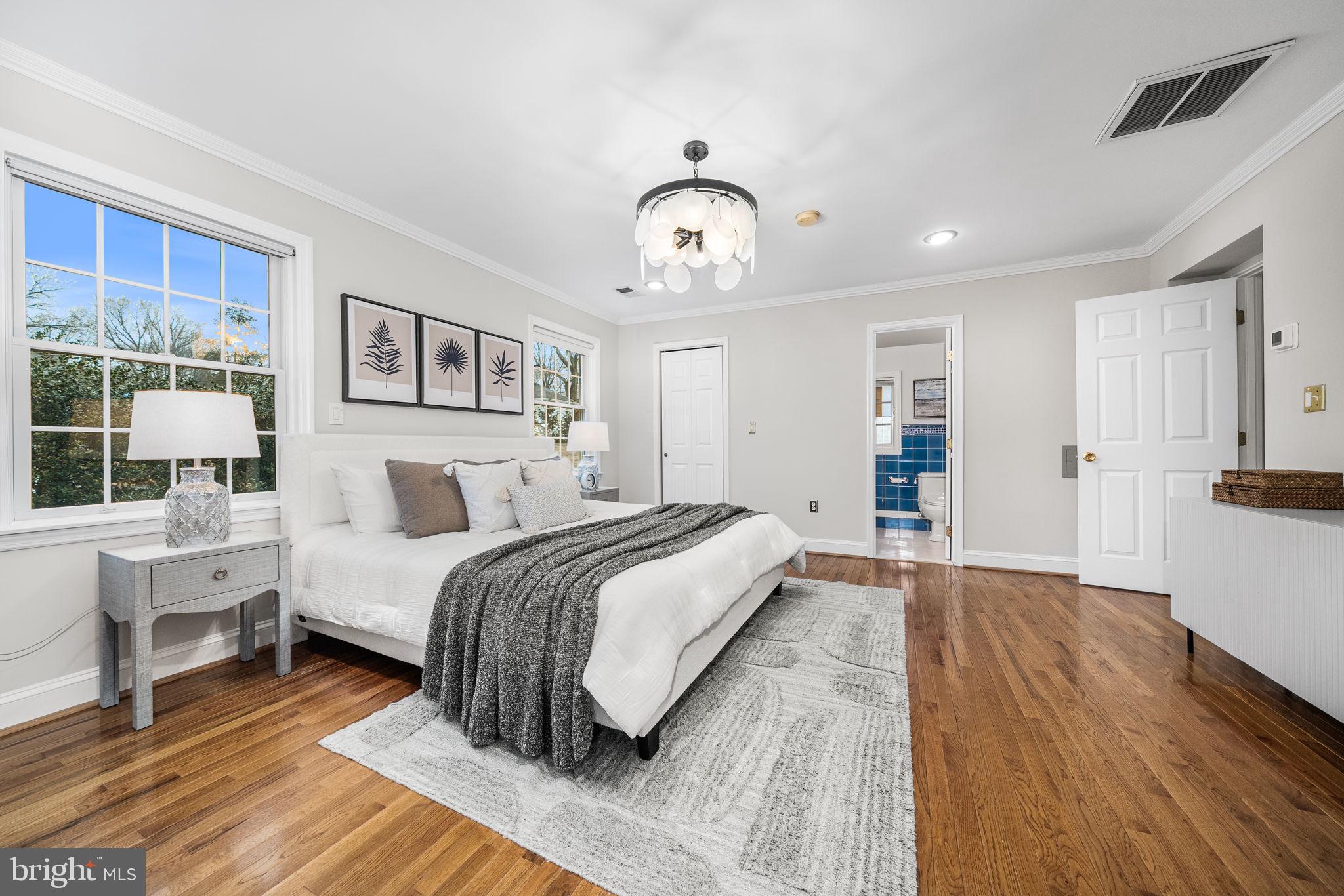 COUNTRY CLUB MANOR - Residential