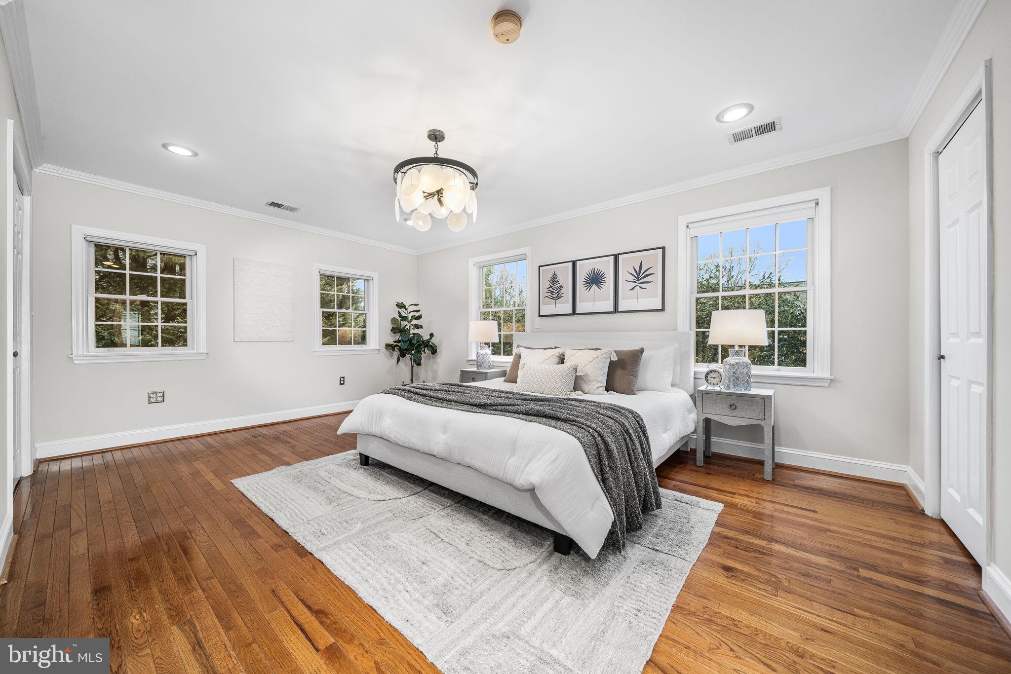 COUNTRY CLUB MANOR - Residential