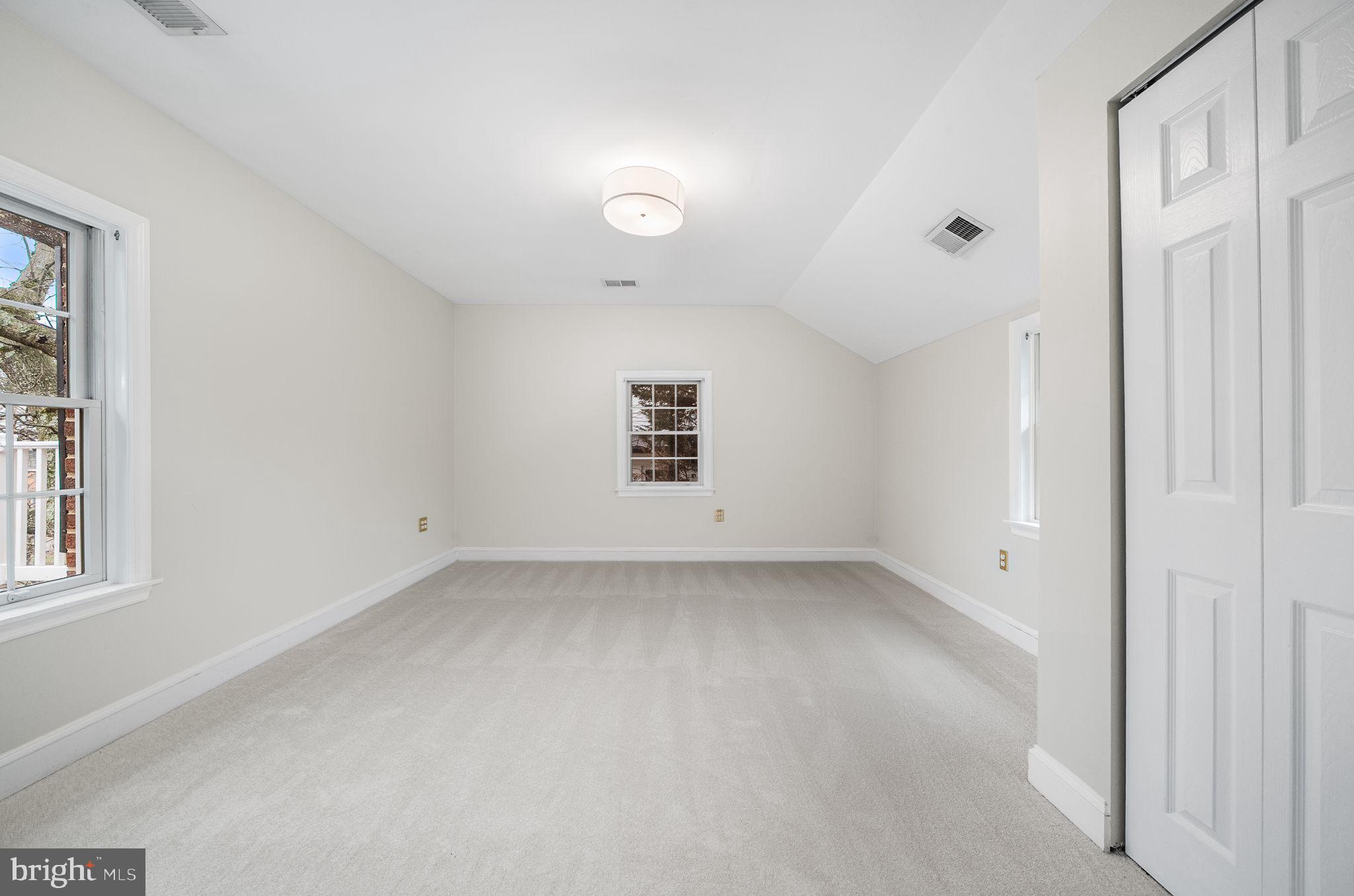 COUNTRY CLUB MANOR - Residential