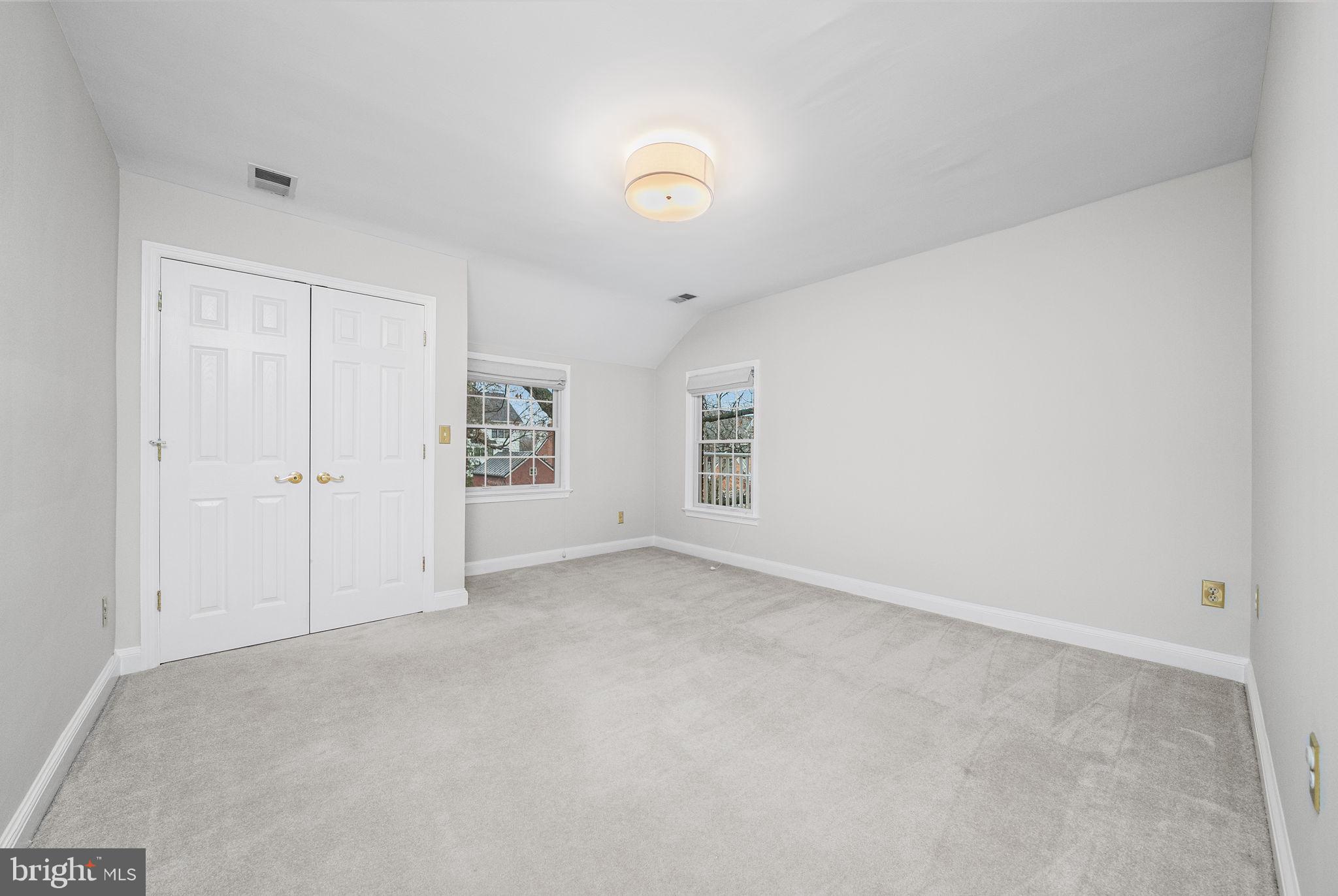 COUNTRY CLUB MANOR - Residential