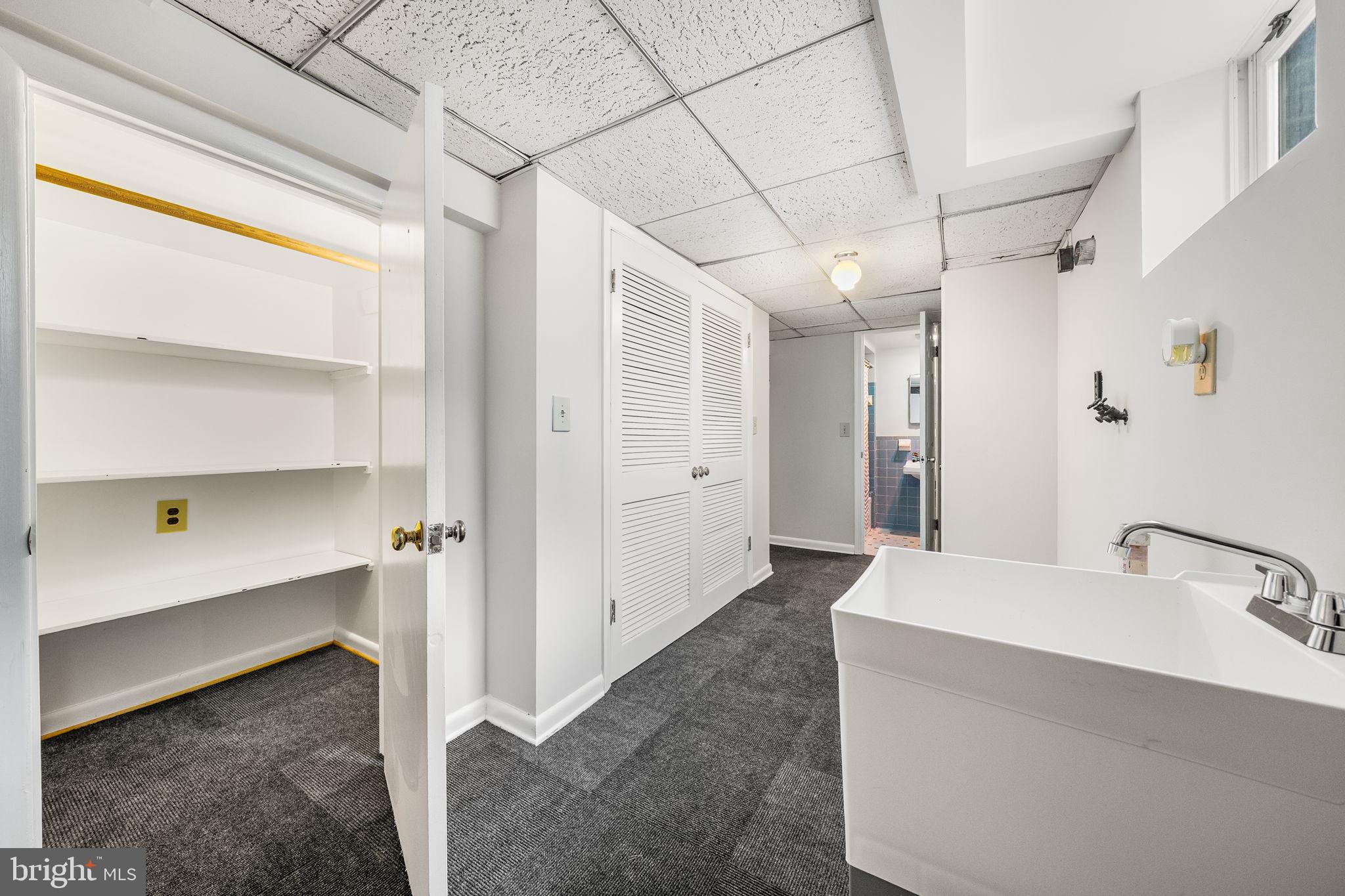 COUNTRY CLUB MANOR - Residential