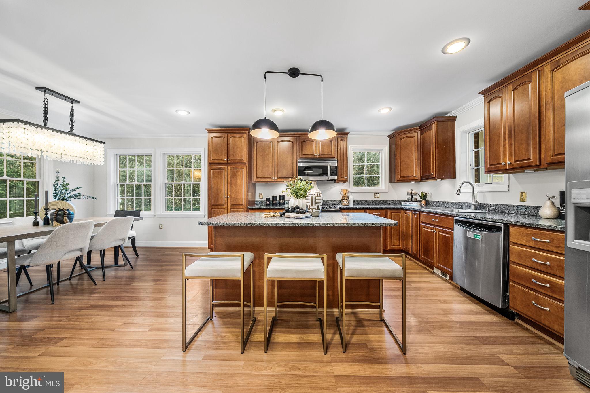 COUNTRY CLUB MANOR - Residential