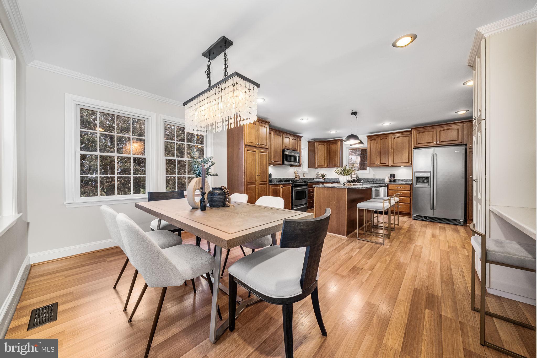 COUNTRY CLUB MANOR - Residential