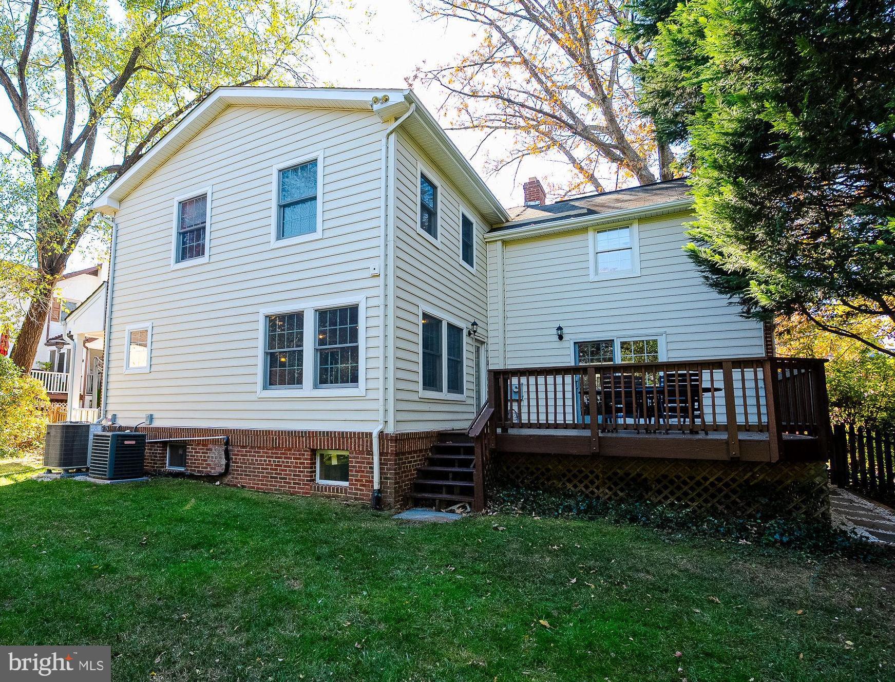 COUNTRY CLUB MANOR - Residential