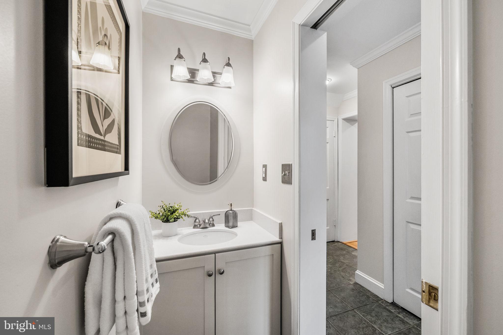 COUNTRY CLUB MANOR - Residential